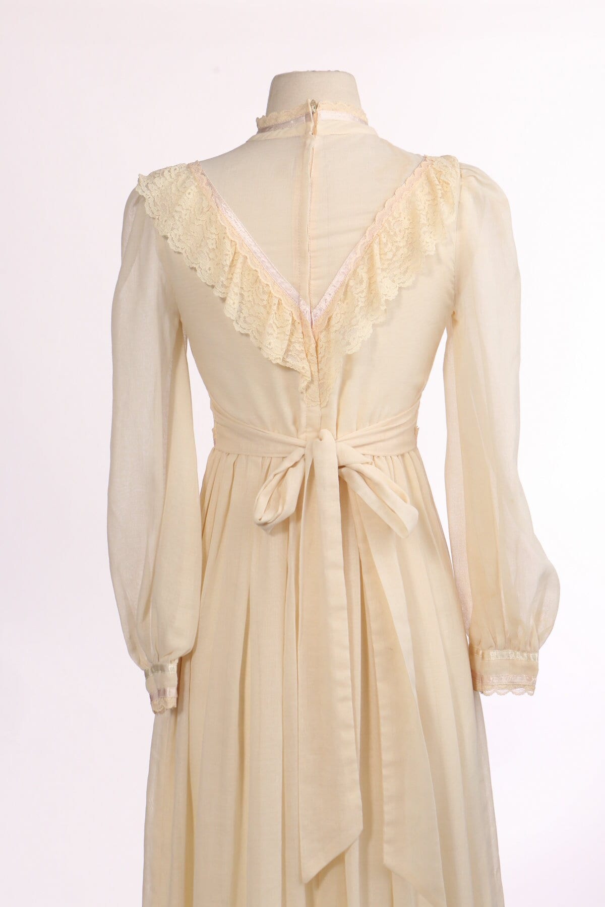 Vintage 70s Dress / Wedding Style / Beige / Long Sleeve / Western / Waist Belt / Prairie / Gunne Sax Style