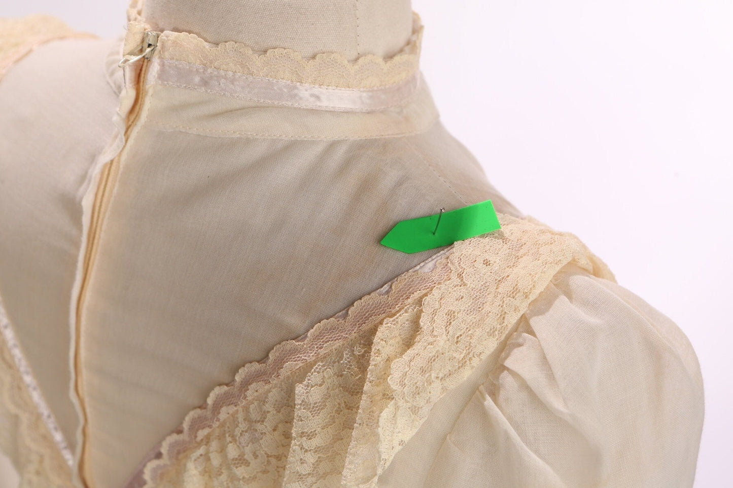 Vintage 70s Dress / Wedding Style / Beige / Long Sleeve / Western / Waist Belt / Prairie / Gunne Sax Style