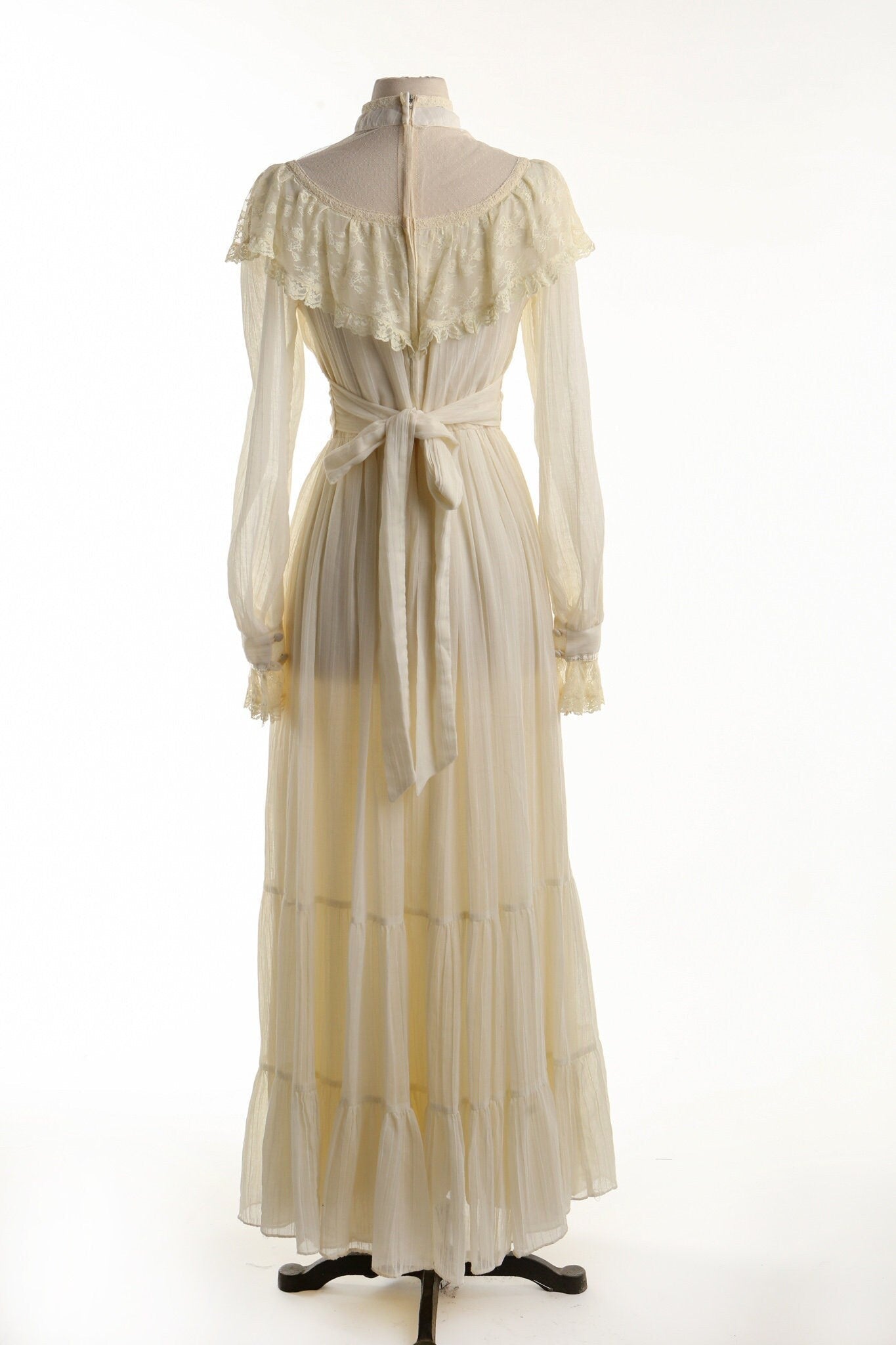 Vintage Prairie Dress / Gunne Sax Style / Lace / Beige / Long Sleeve / Waist Belt / 1970s