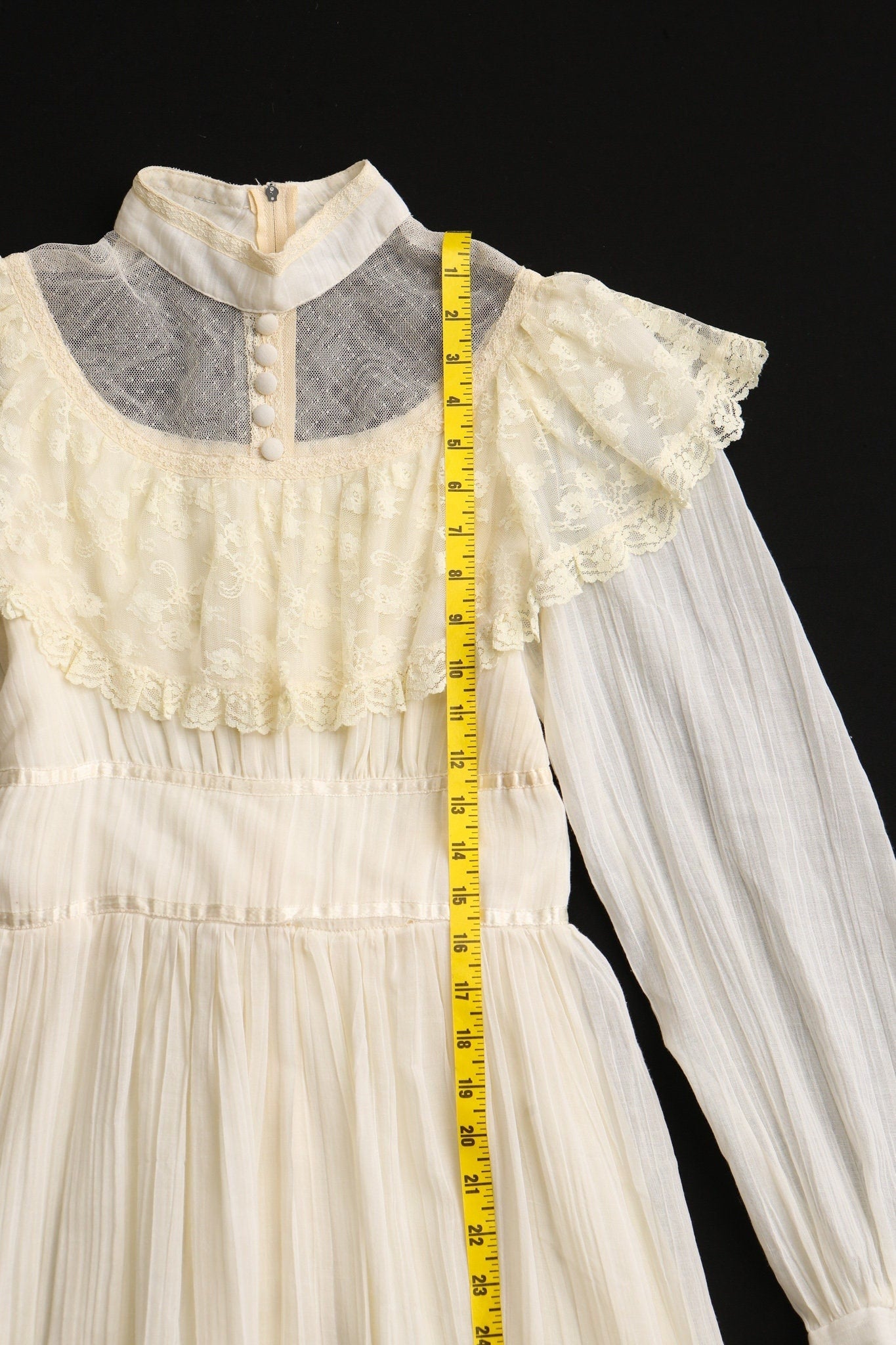 Vintage Prairie Dress / Gunne Sax Style / Lace / Beige / Long Sleeve / Waist Belt / 1970s