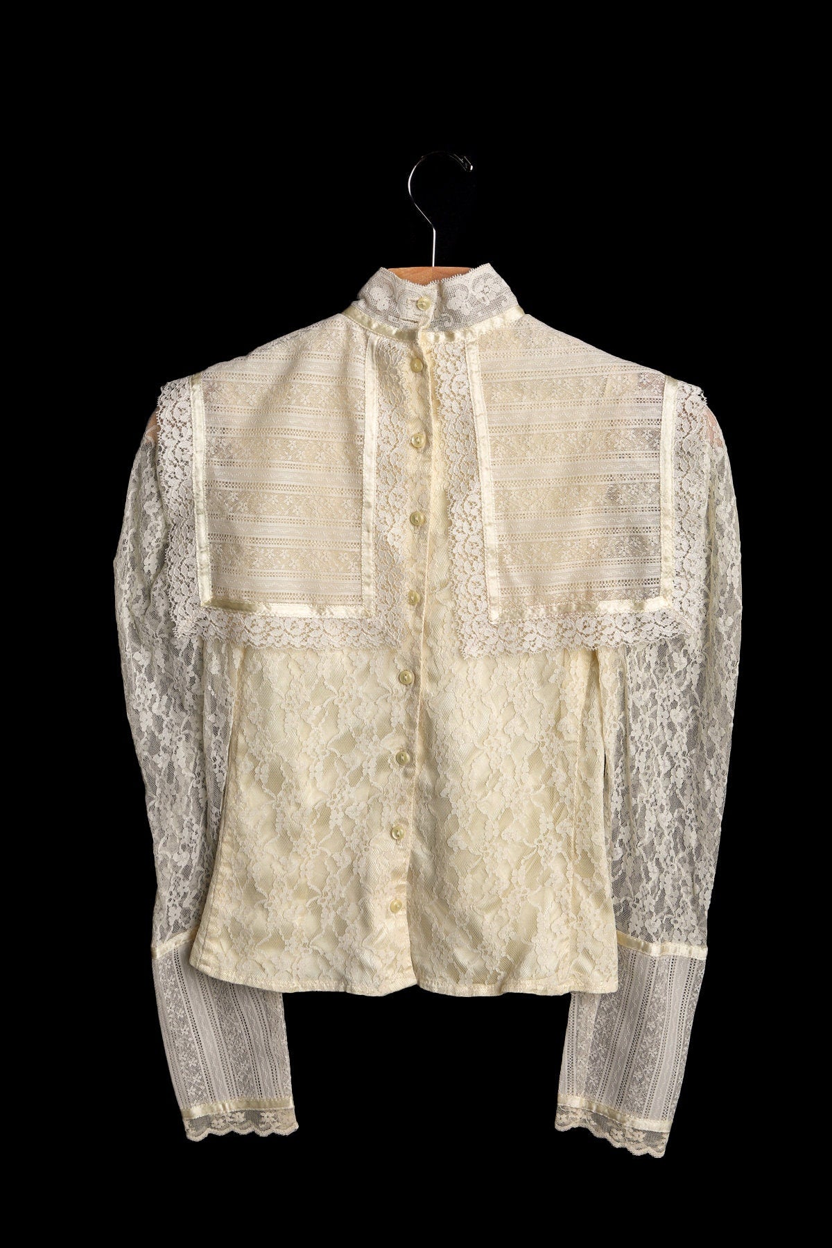 Vintage Lace Blouse / Top / Beige / 1970s