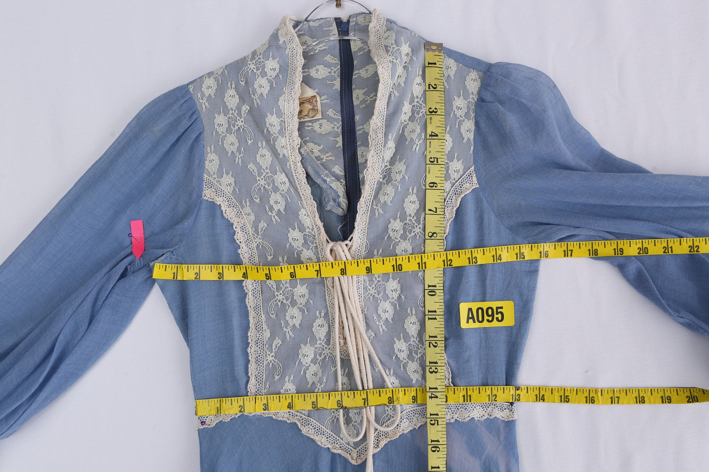 Vintage Gunne Sax Dress / Long Sleeve / 1970s / Victorian Style / Lace / Chest Closure / V Neck