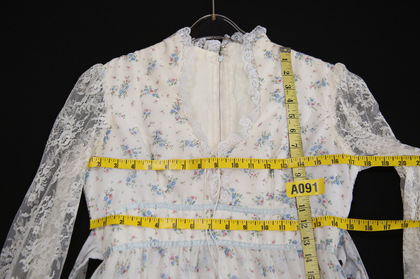 Vintage White Prairie Dress with Blue Floral Print Pattern and White Lace Sleeves - Estimated Era 1970's - 1980's - Western Boho Maxi Summer