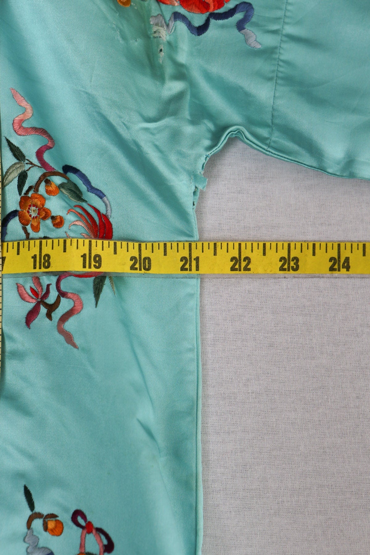 Vintage Cheongsam Robe - Light Green with Floral Embroidery