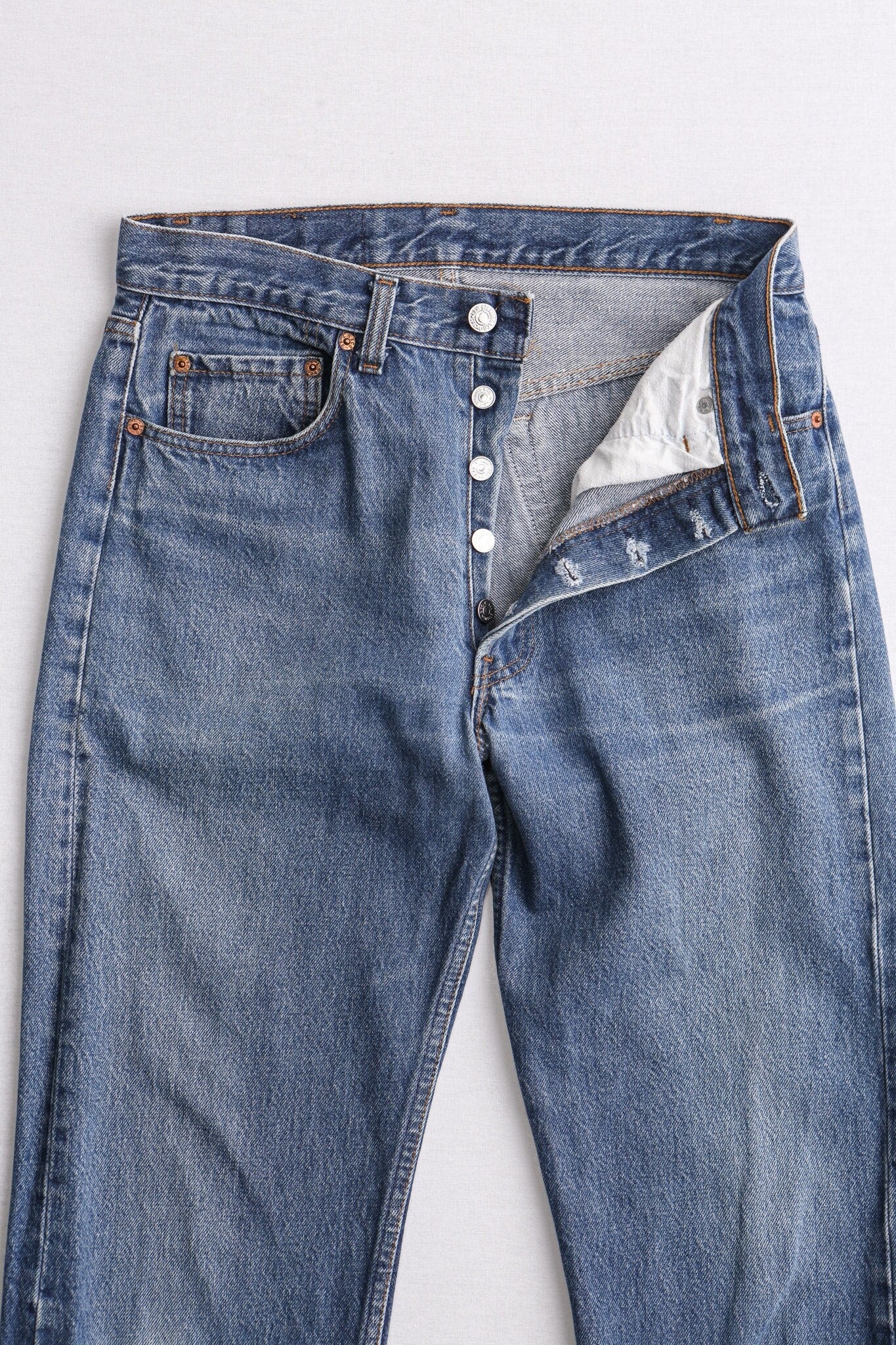 Vintage 501 levi's jeans medium wash blue men xx 90's high waist