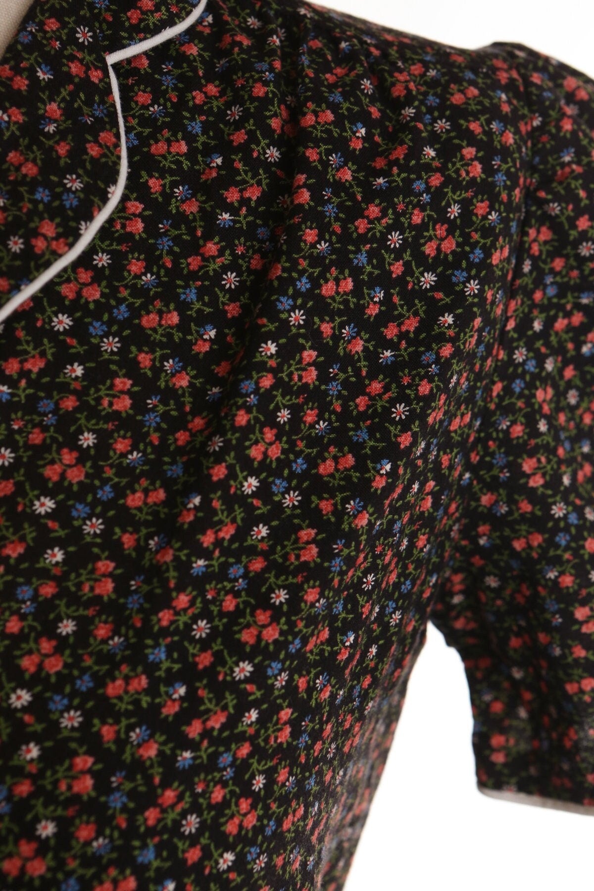 Vintage women 70's black cotton summer dress floral print button