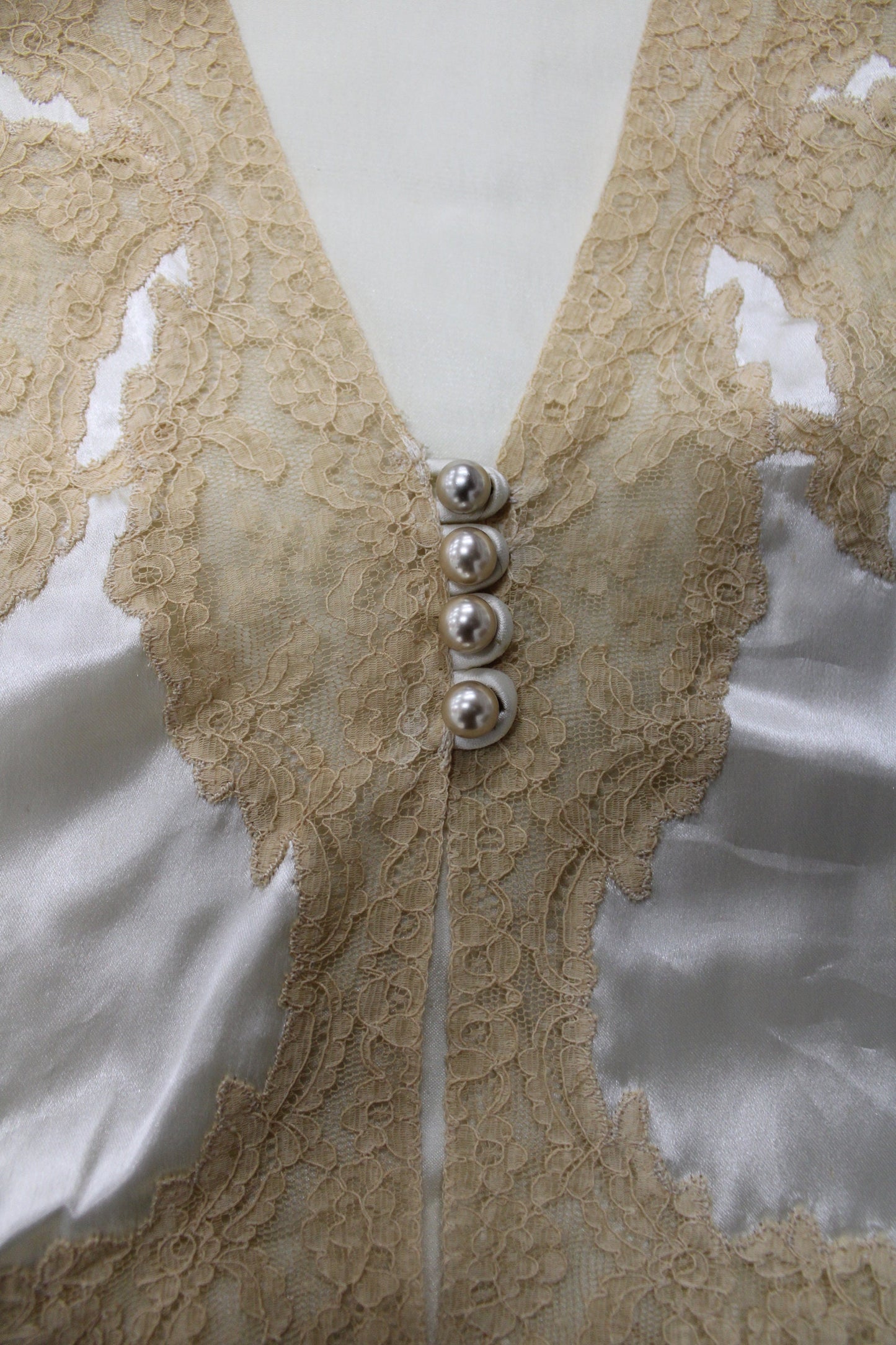 Vintage victorian women lace nightgown blouse beige