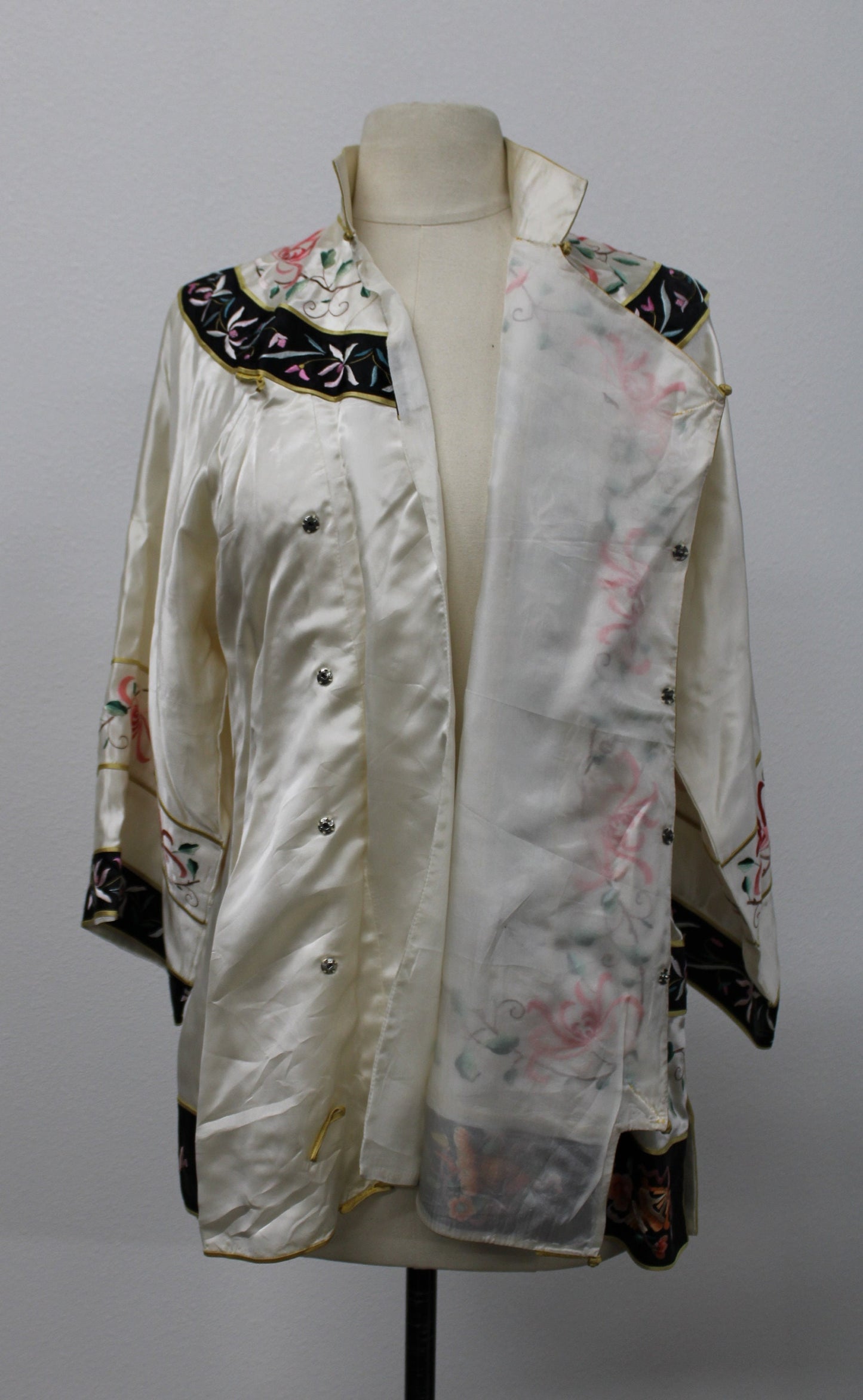 Women cheongsam chinese embroidered top beige satin vintage esme made in china floral chinese arts