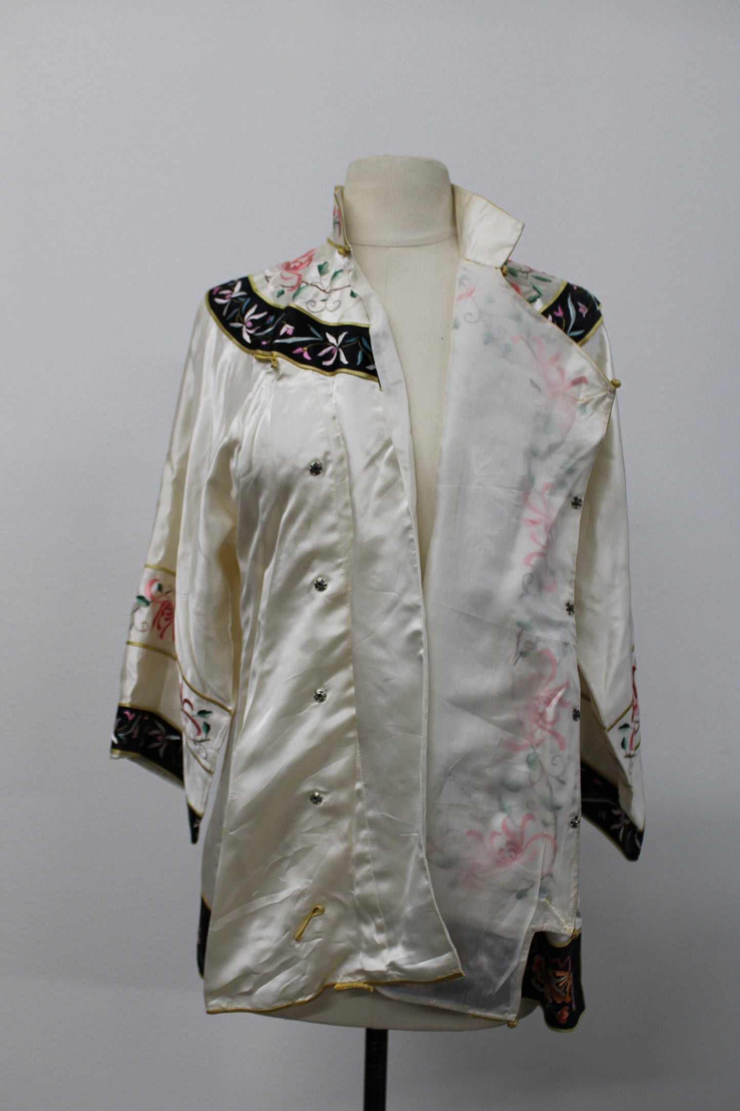 Women cheongsam chinese embroidered top beige satin vintage esme made in china floral chinese arts
