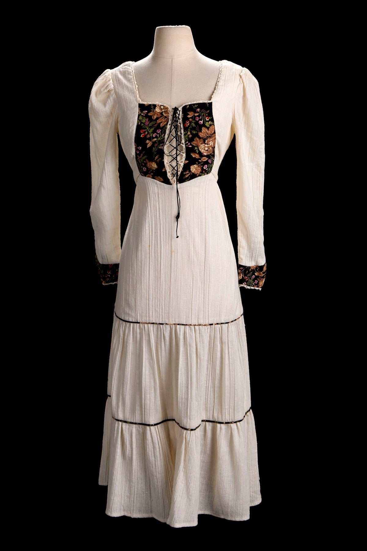Vintage Long Beige Prairie Dress - Era 70's - 80's