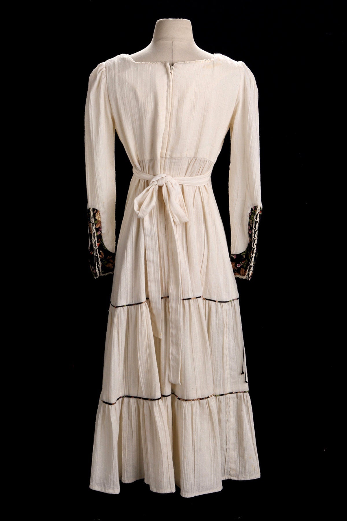 Vintage Long Beige Prairie Dress - Era 70's - 80's