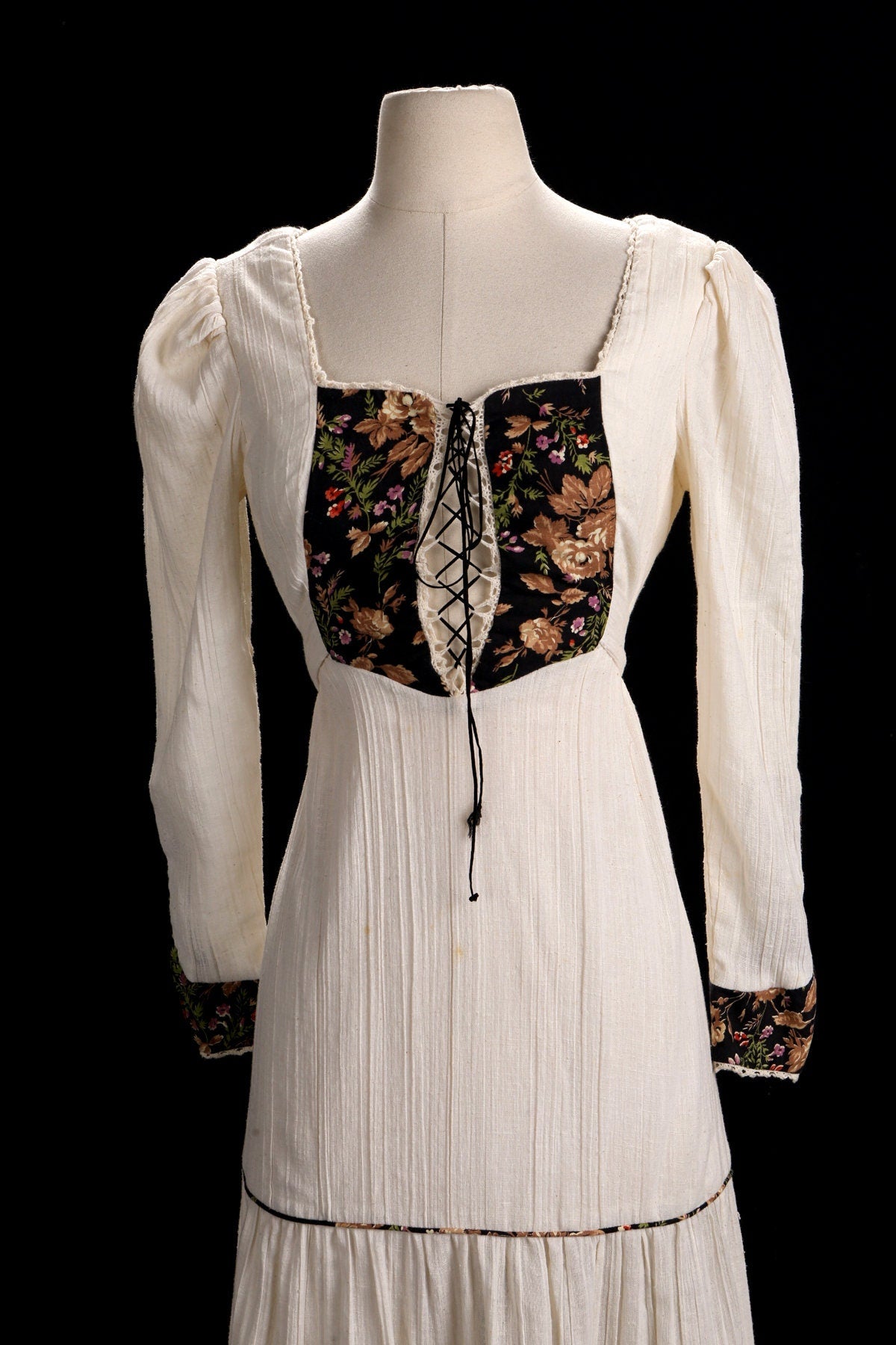 Vintage Long Beige Prairie Dress - Era 70's - 80's