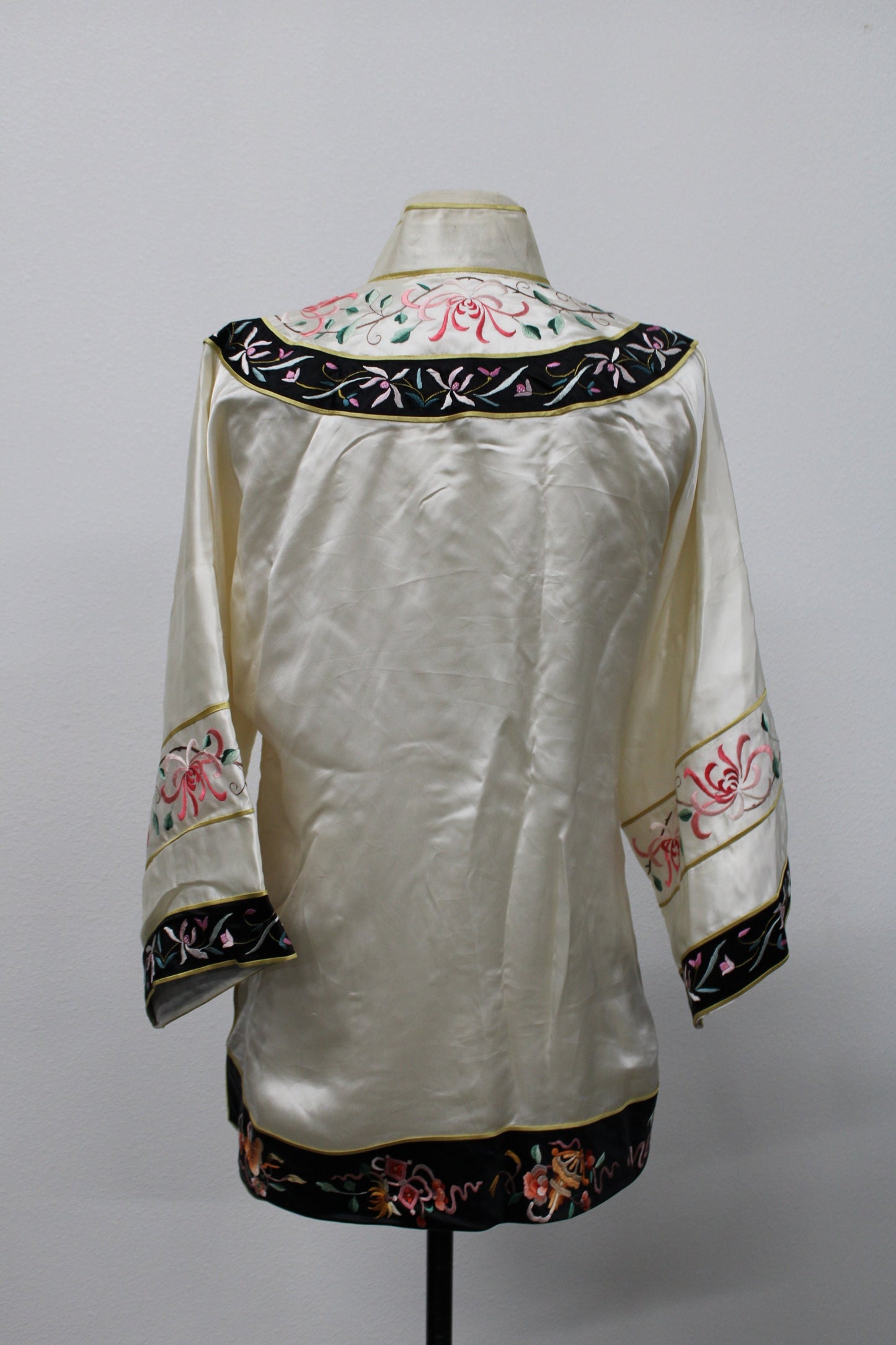 Women cheongsam chinese embroidered top beige satin vintage esme made in china floral chinese arts