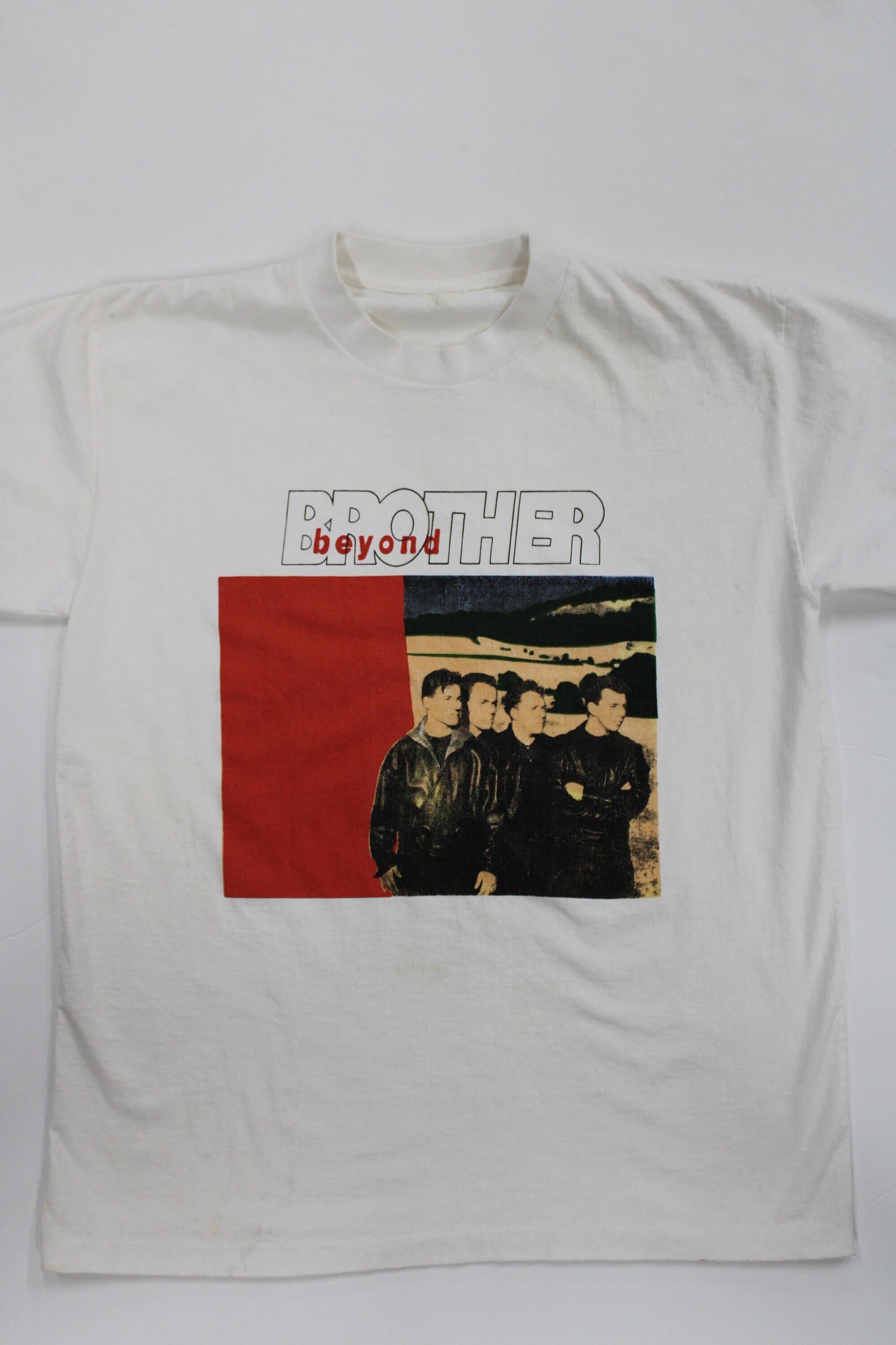 White vintage t-shirt graphic music brother beyond