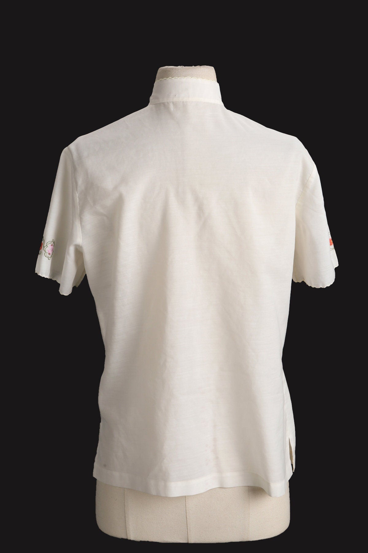 Vintage Women Floral Embroidered Cheongsam Top - Era 1970s - 1980s