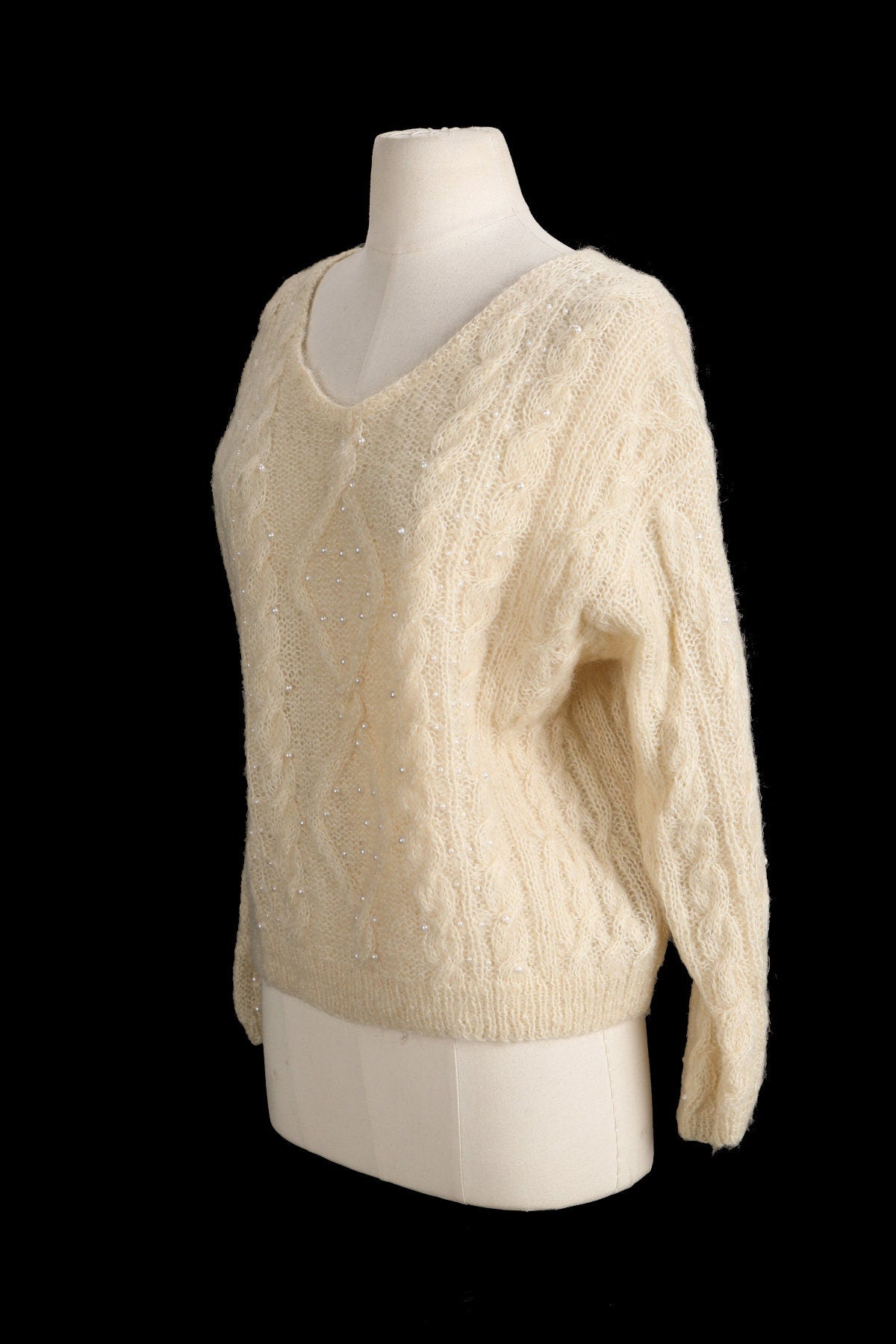 Women Beige Cable knit Pull Over V Neck Sweater - Era 80's - 90's