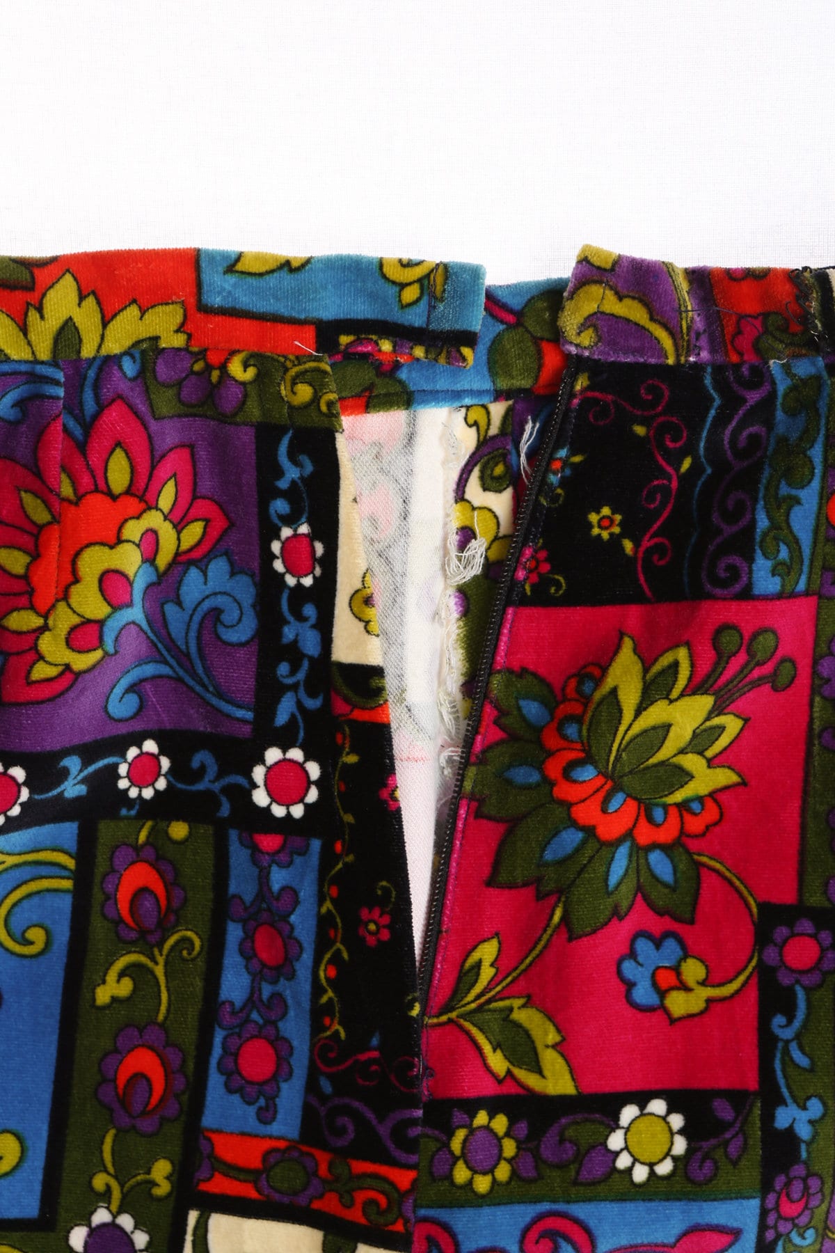 Vintage Women Floral Velvet Long Skirt - Era 60's - 70's
