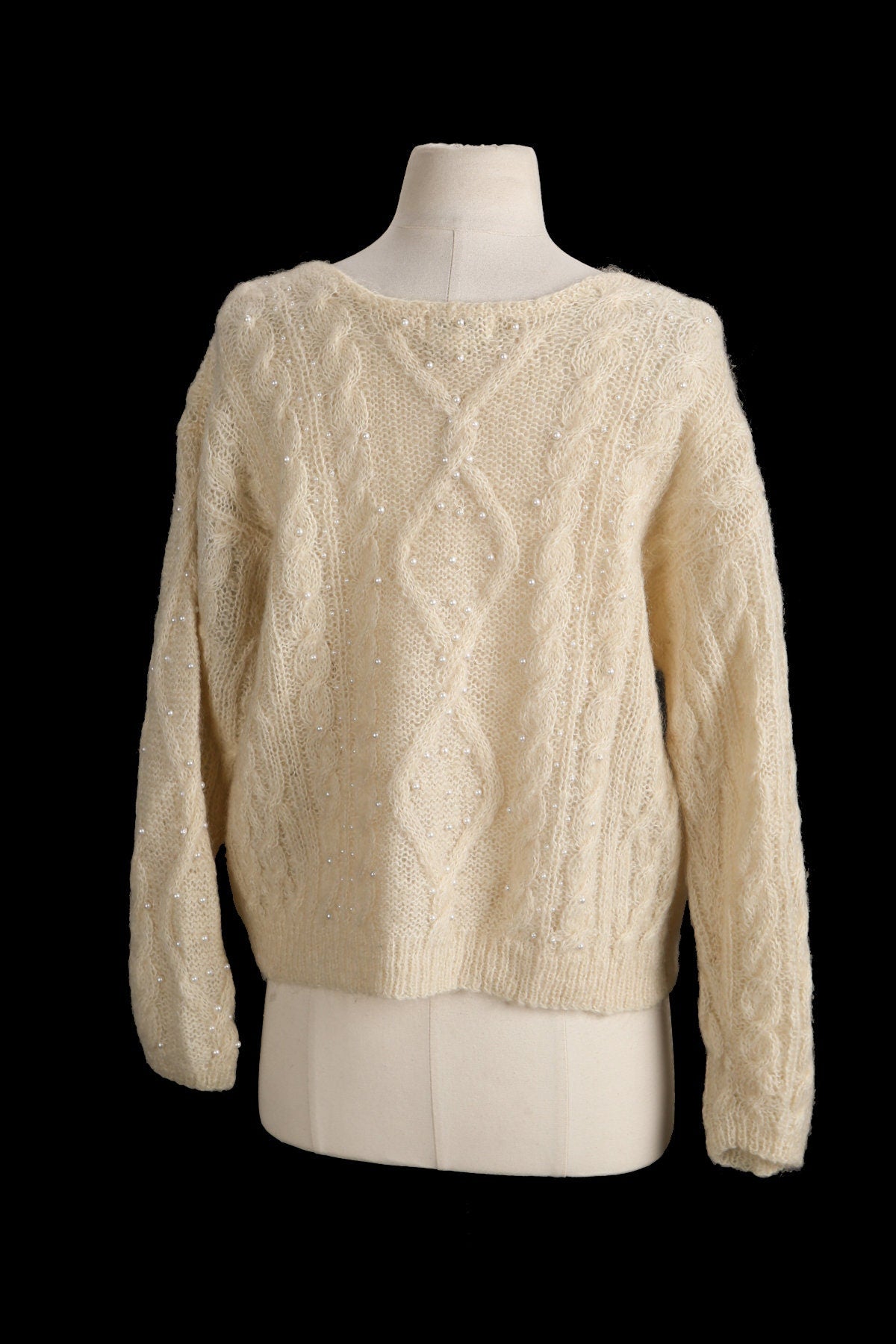 Women Beige Cable knit Pull Over V Neck Sweater - Era 80's - 90's