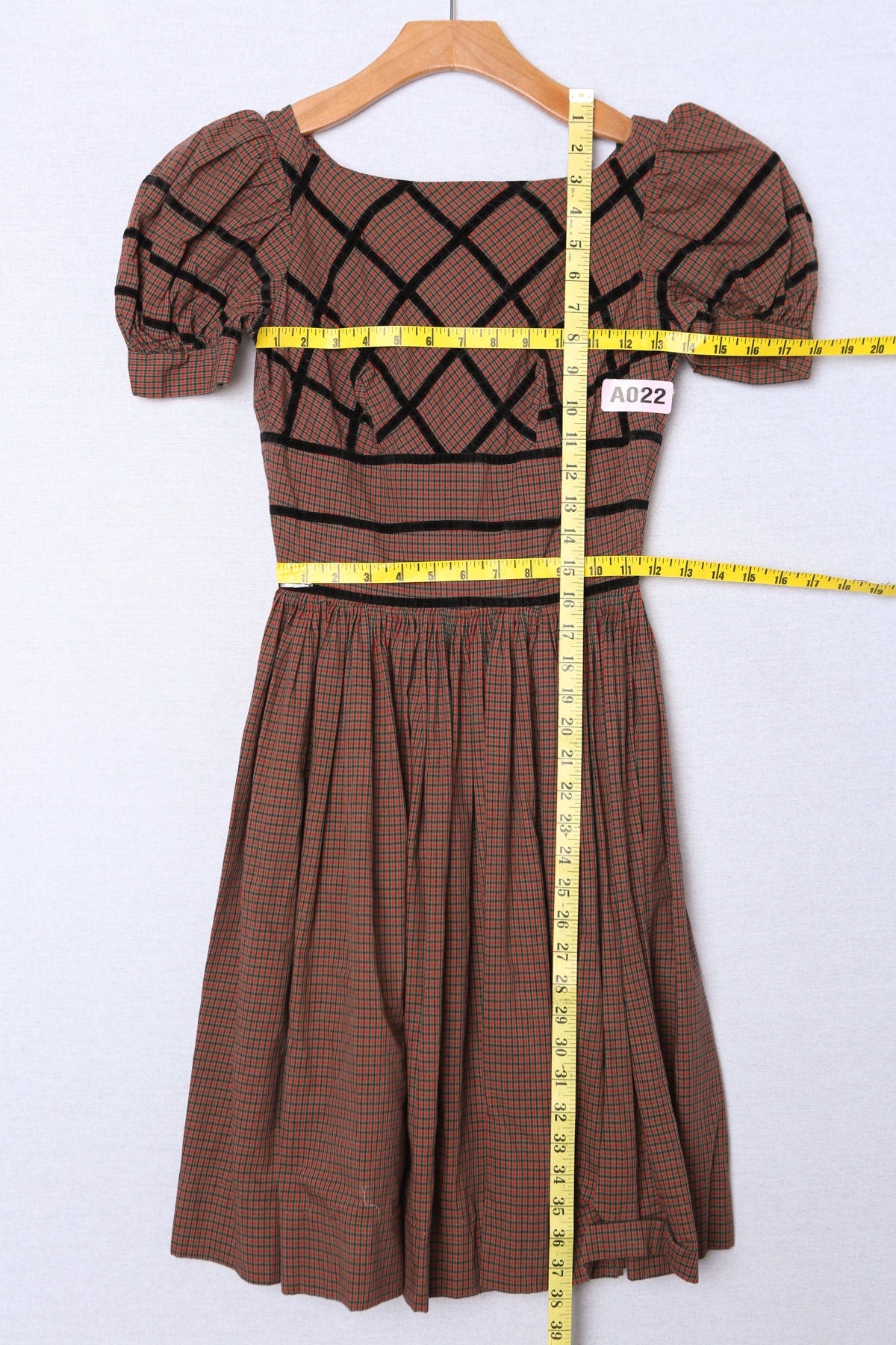 1950s Woman Brown Casual Dress - Paid Patter