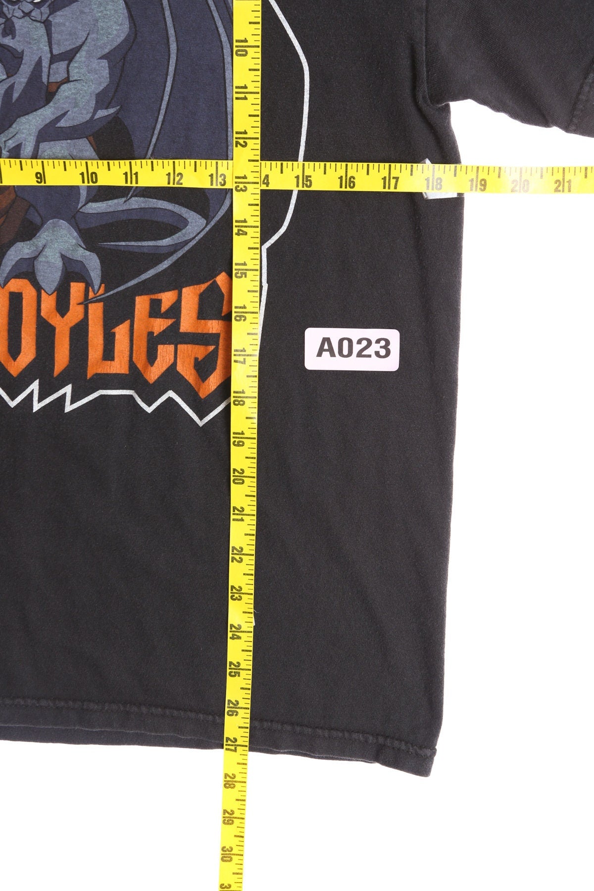 Gargoyles Cartoon Graphic T-shirt - Giant T-shirt Label - Stone by Day, Warriors by Night