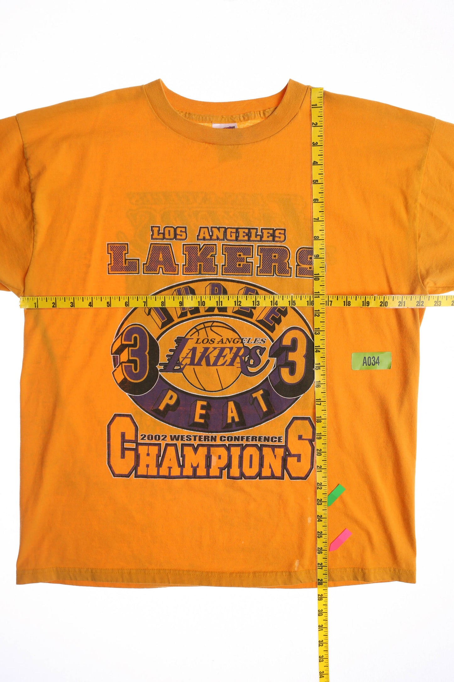 3 Peat Champions Yellow Graphic T-shirt - Los Angeles Lakers