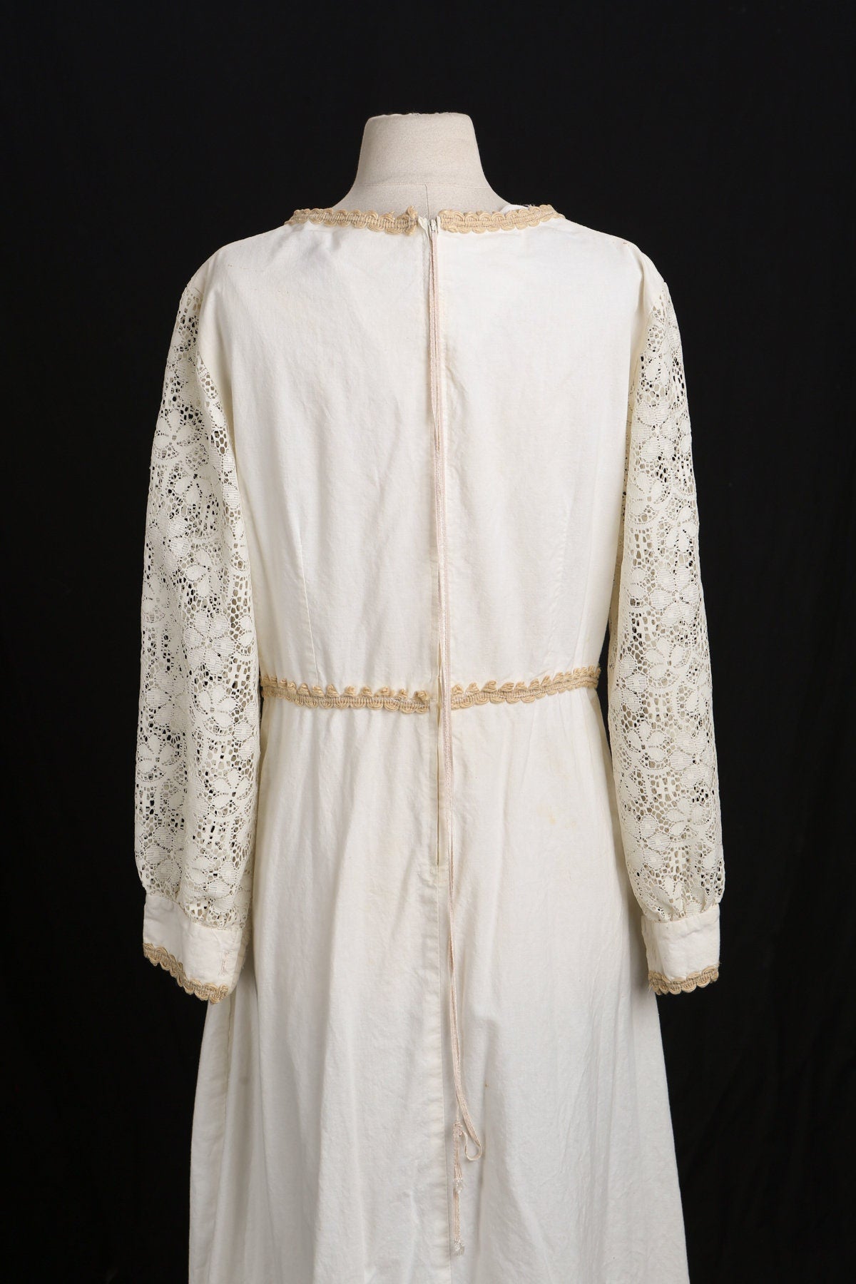 Vintage White Prairie Dress - Long Sleeve - White Lace - Era 1970s - 1980s