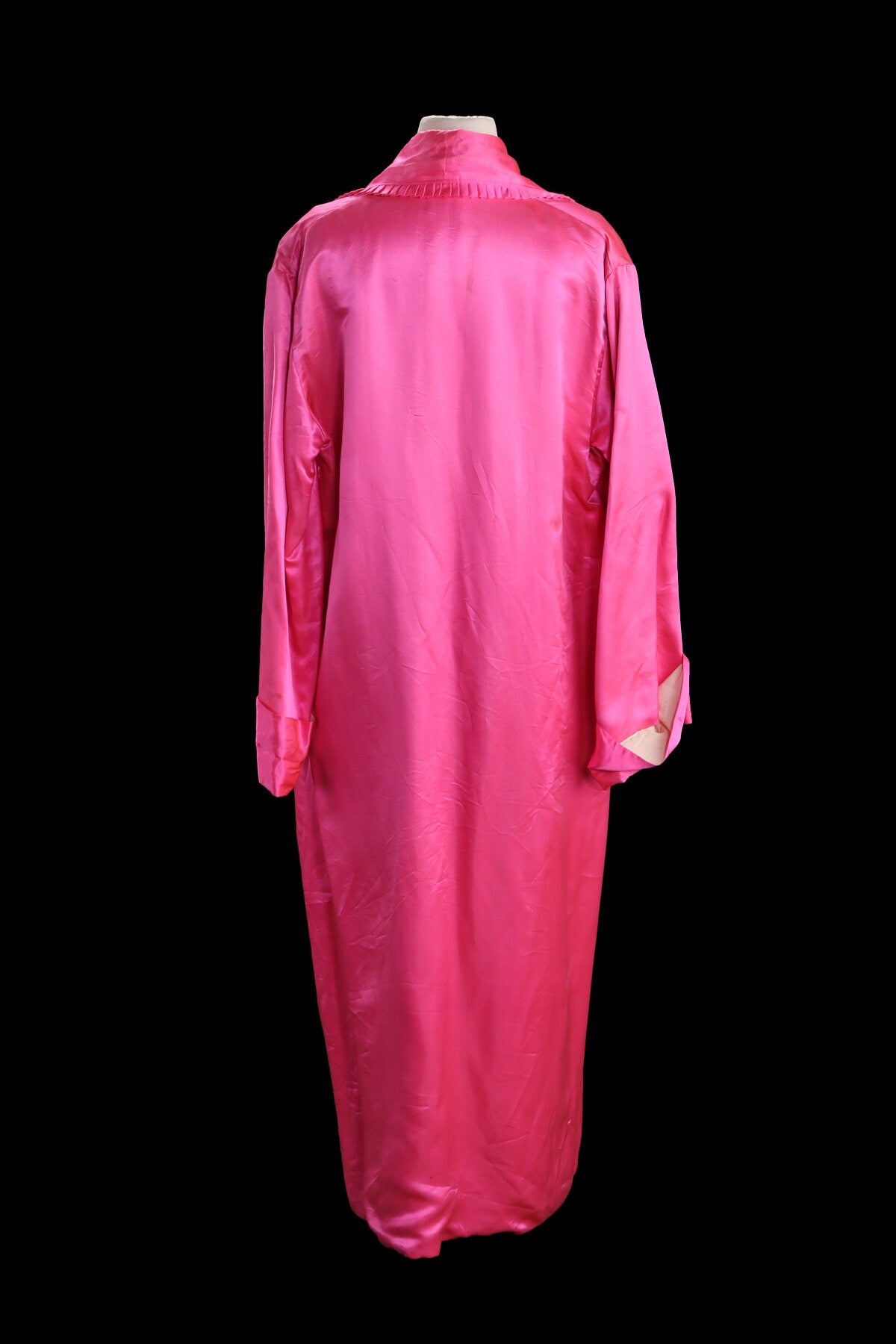 Women Pink Nightgown embroidered Robe - Er a 1940s - 1950s - Made in Japan