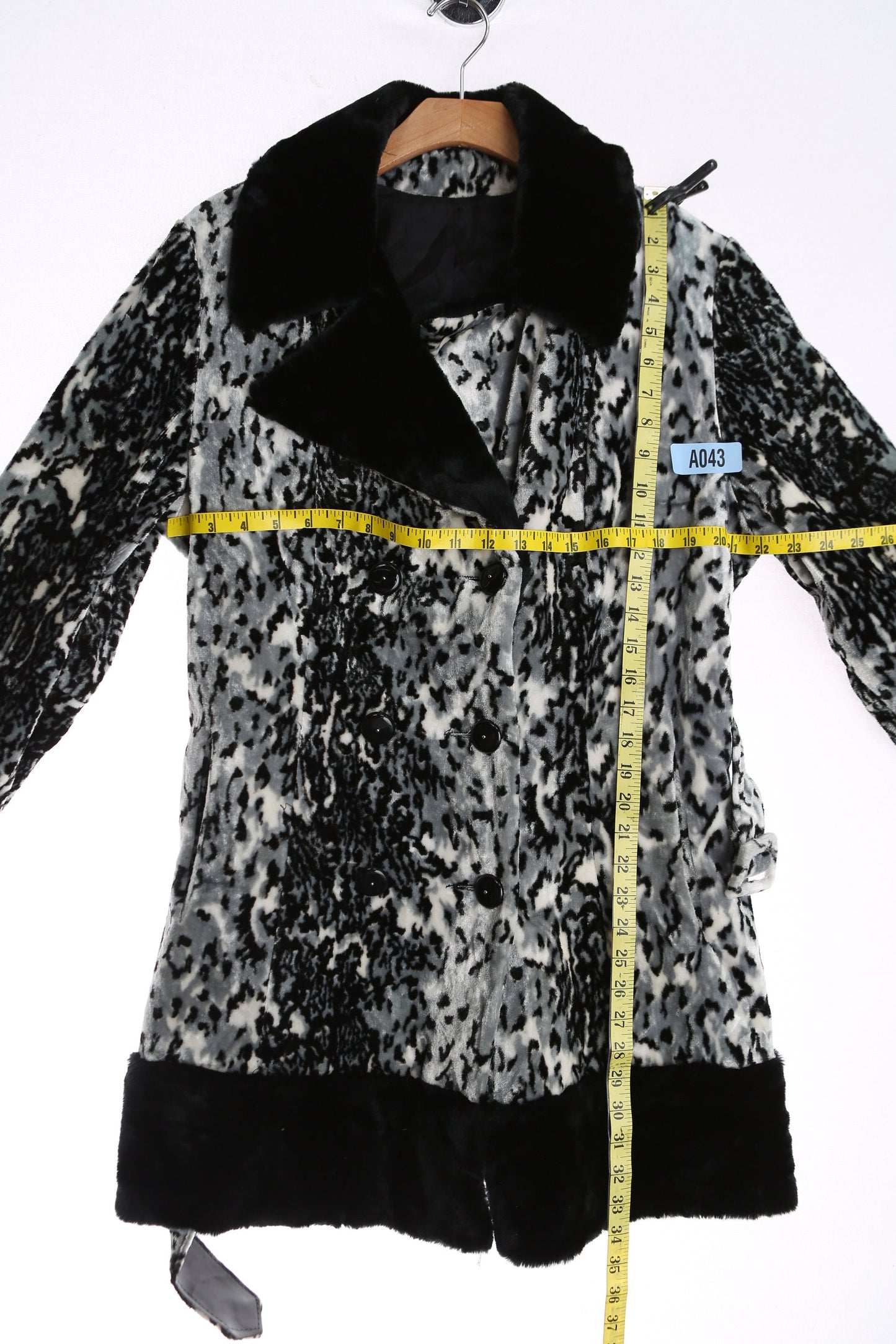 Vintage Women 1970's Gray Lepard Print Faux Fur Winter Coat