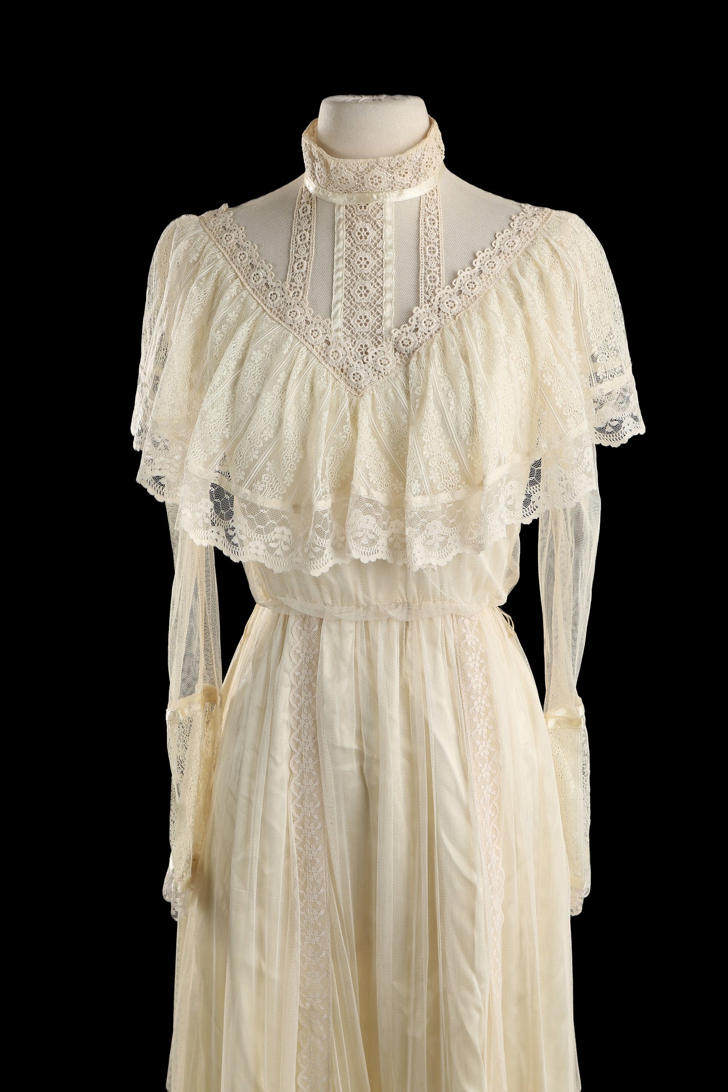 Vintage Women's Beige Prairie Dress / Era 1960's - 1970's