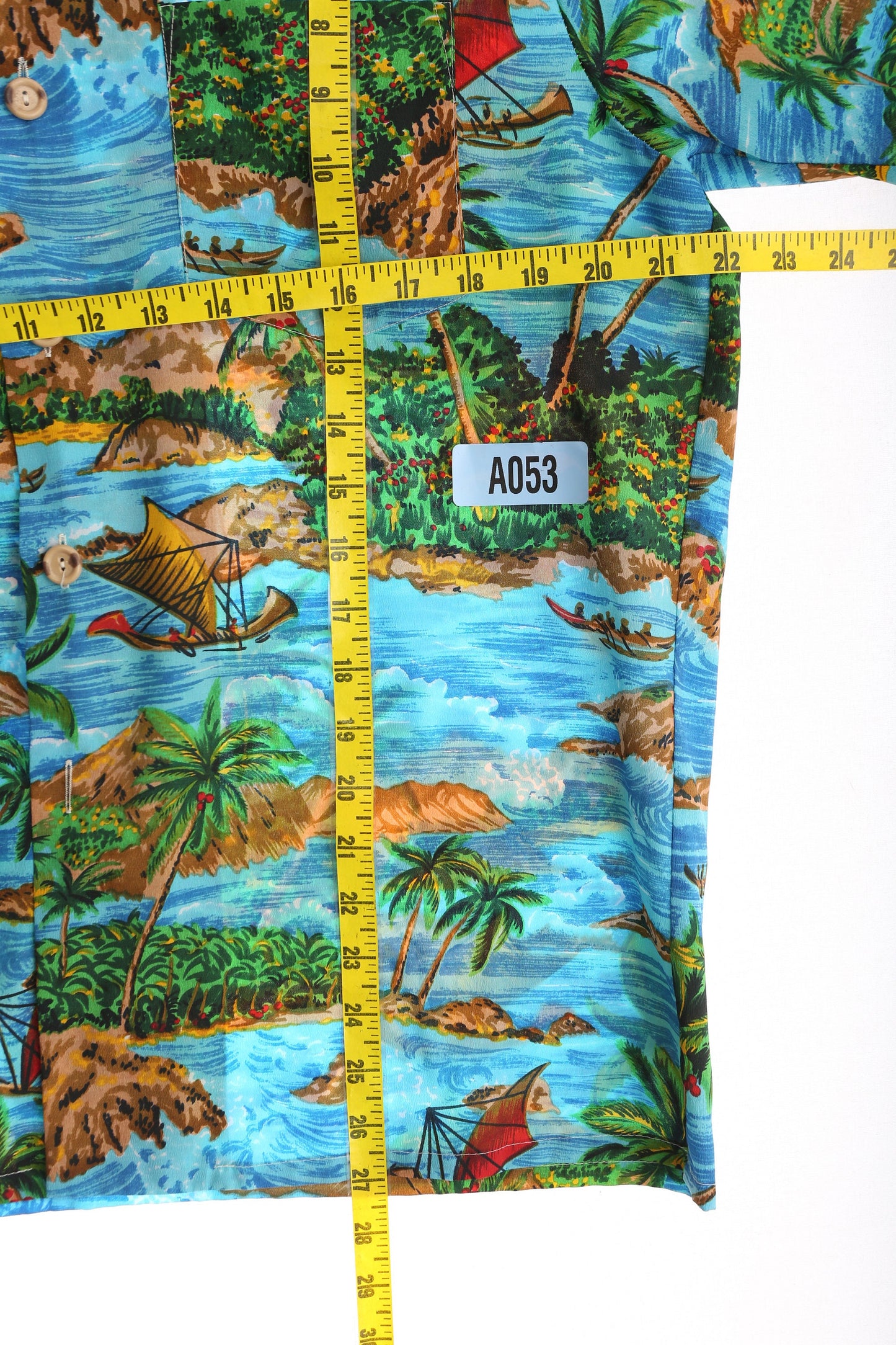 Vintage Hawaiian Shirt by Royal Islander / Estimated era: 70s - 80s