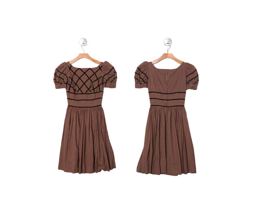 1950s Woman Brown Casual Dress - Paid Patter