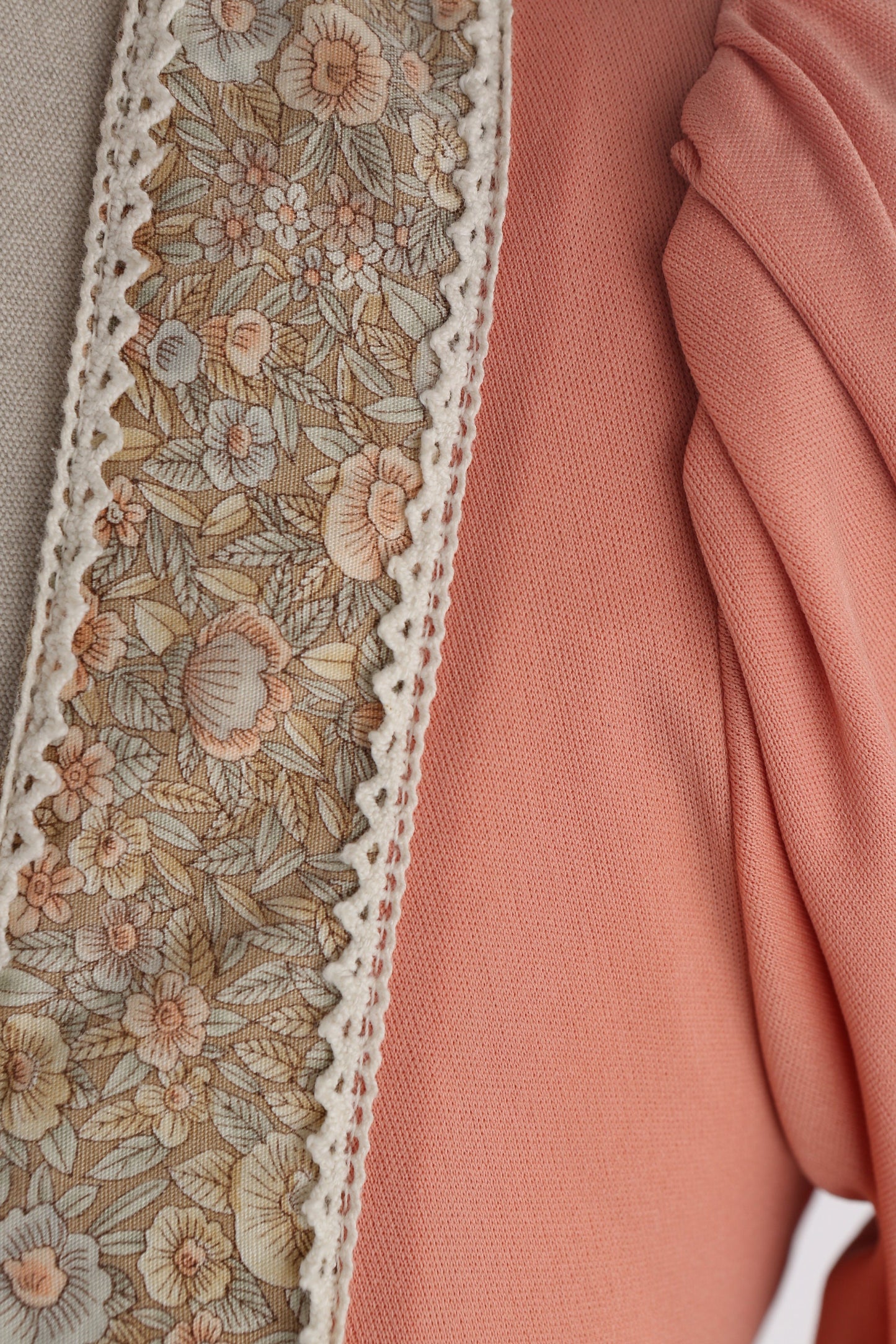 Vintage Women Prairie Dress / Era 1970s / Polyester