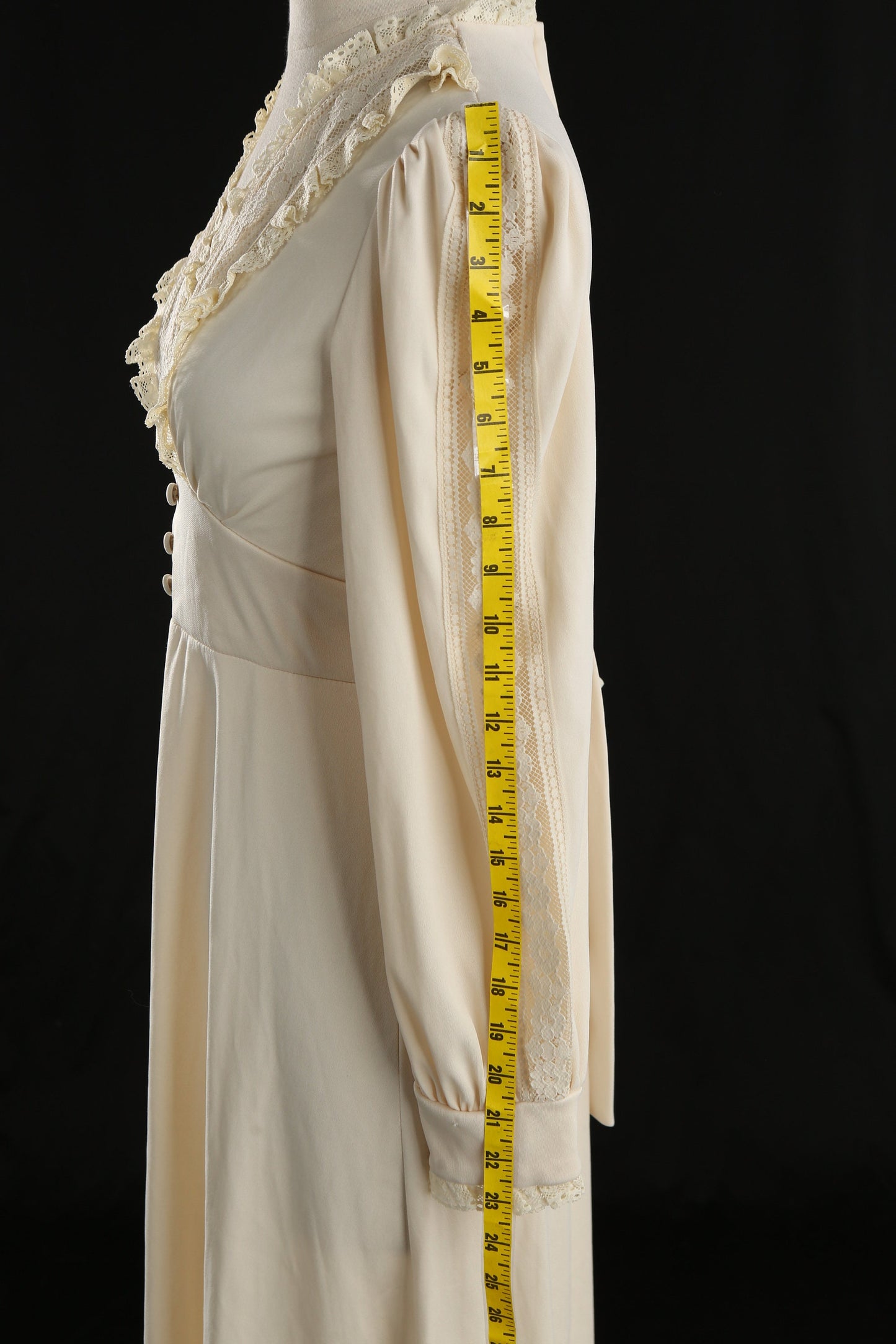 1970s Women Beige Casual Long Dress with Lace Collar Details