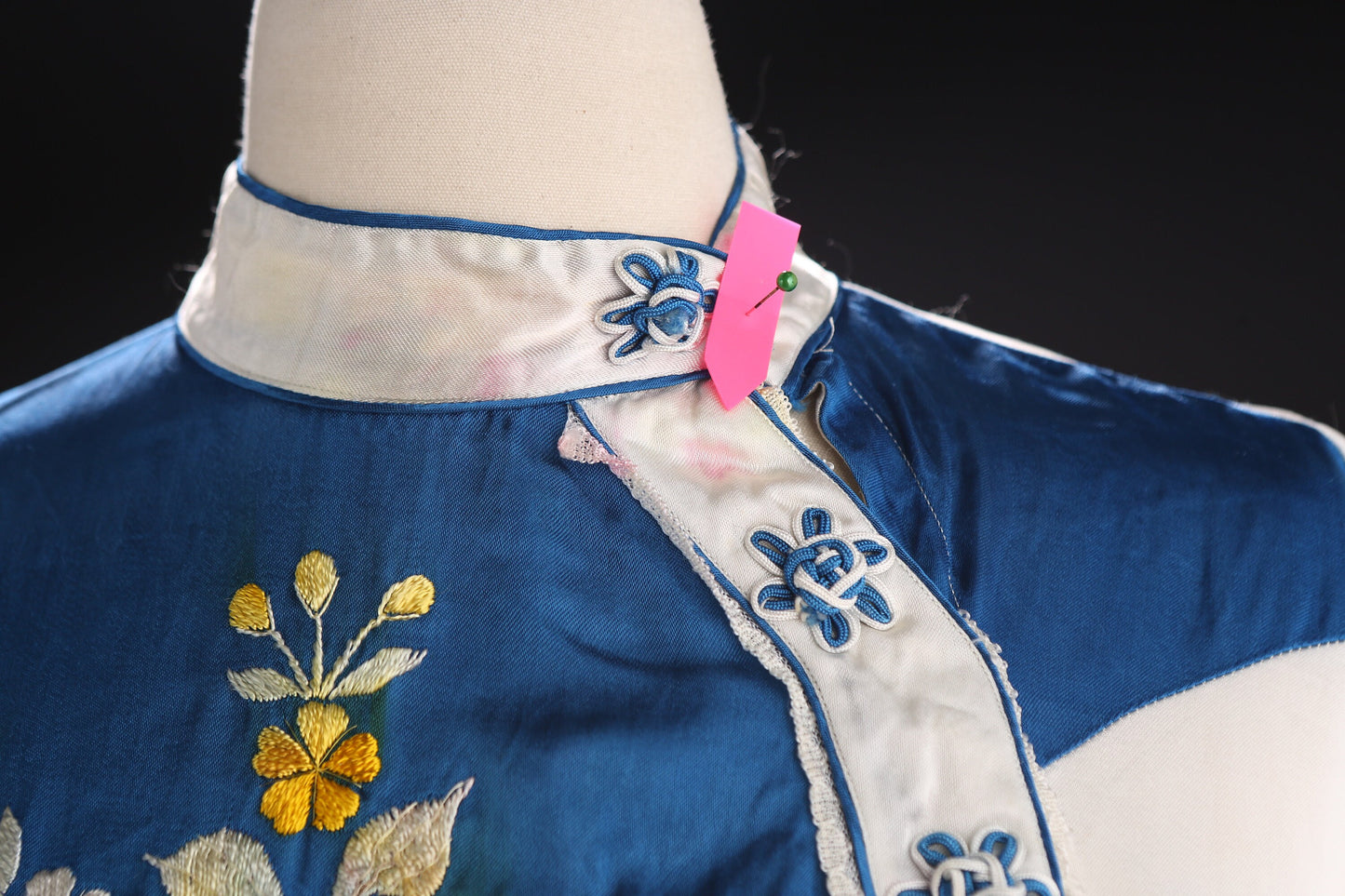 Vintage Women Cheongsam Blouse with Floral Embroidery