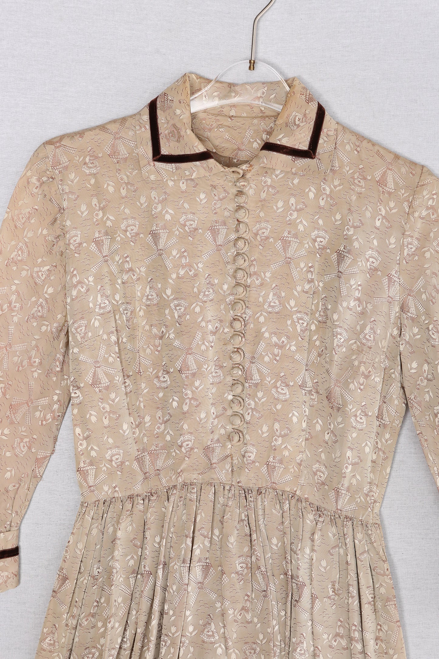 1950s Women Beige Long Sleeve Casual Dress with Windmill and Flower Fabric Patter