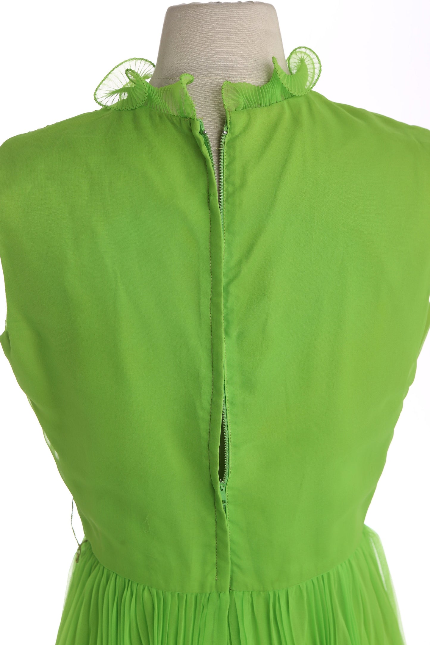 1970s Women Green Pleated Sleeveless Evening Dress