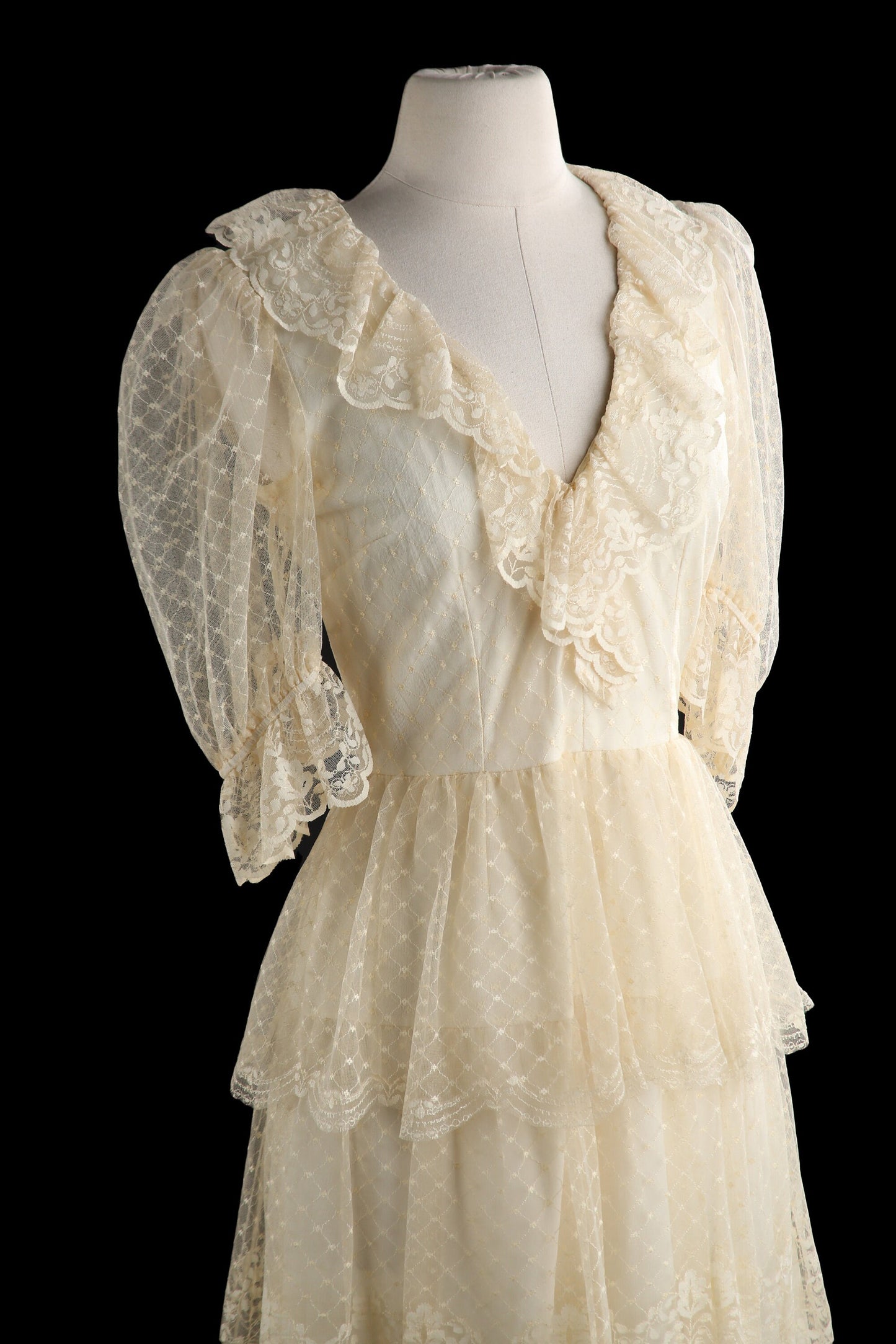 Vintage Women's Lace Dress with Ruffled Collar - Estimated Era 1980's