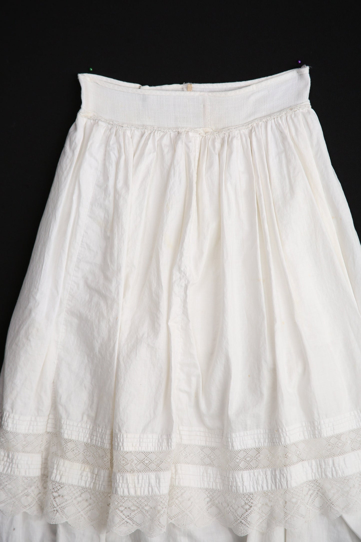Vintage Women's White Long Peasant Skirt - Estimated Era 1970's - 1980's