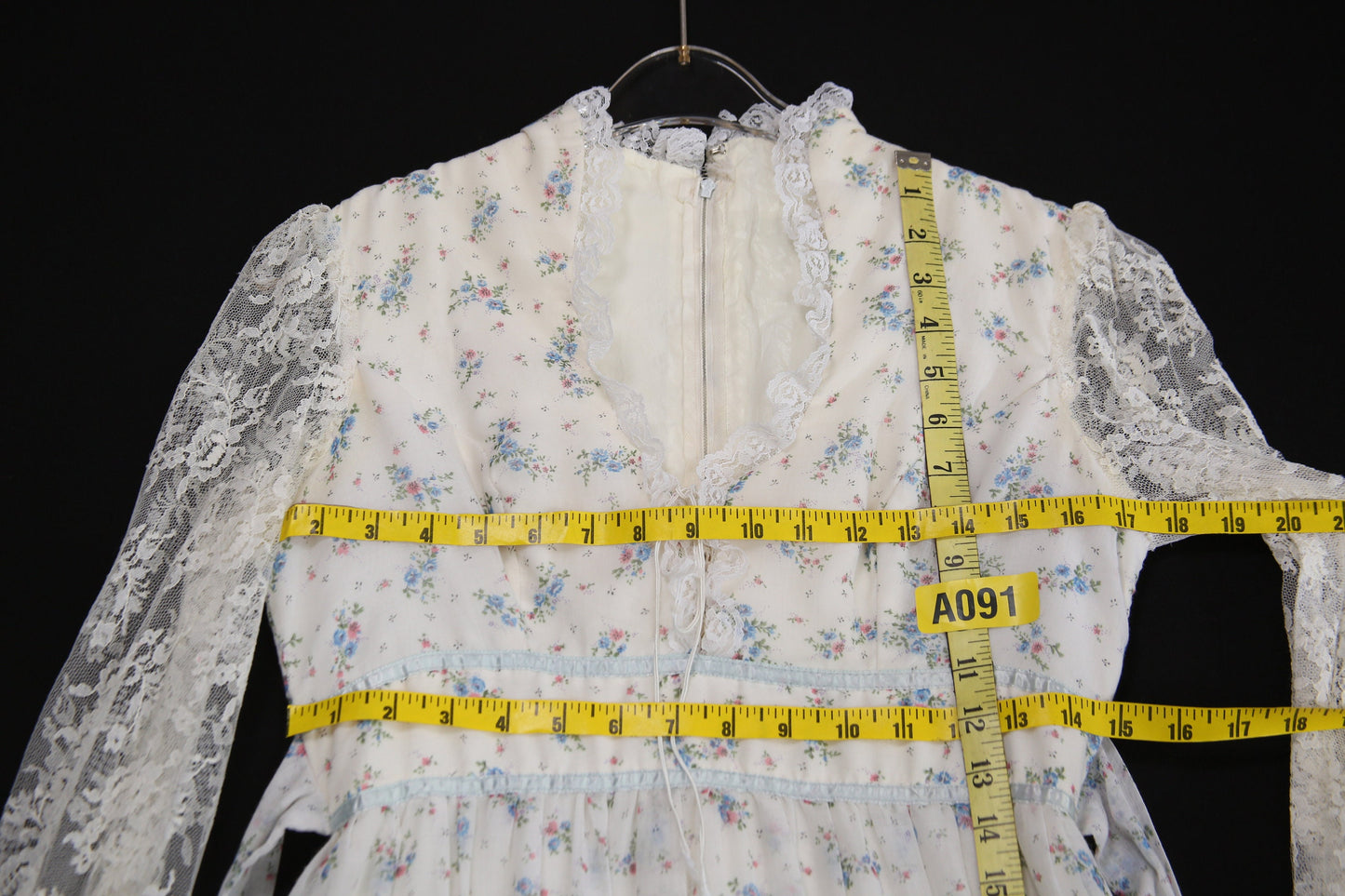 Vintage White Prairie Dress with Blue Floral Print Pattern and White Lace Sleeves - Estimated Era 1970's - 1980's - Western Boho Maxi Summer