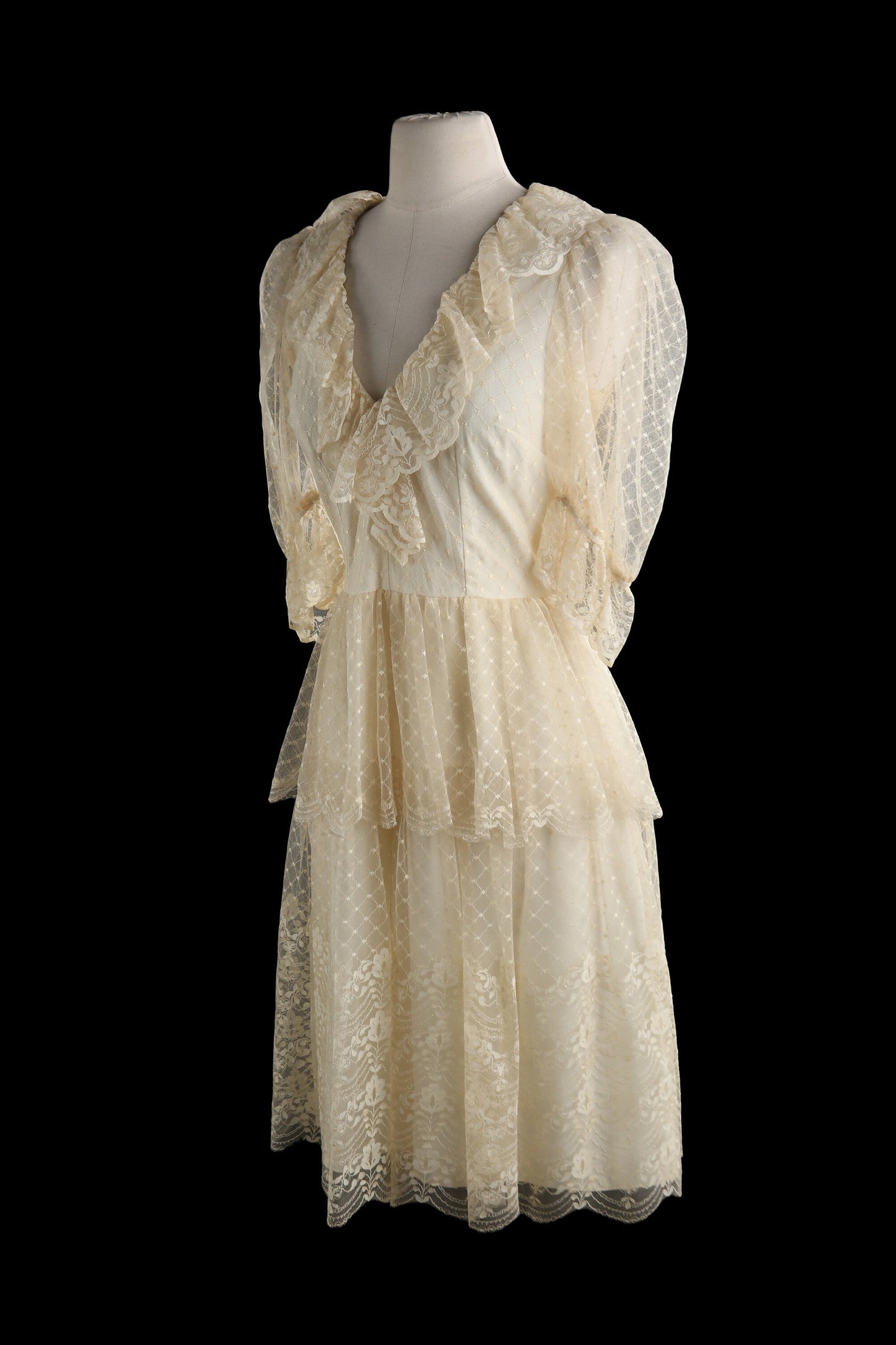 Vintage Women's Lace Dress with Ruffled Collar - Estimated Era 1980's