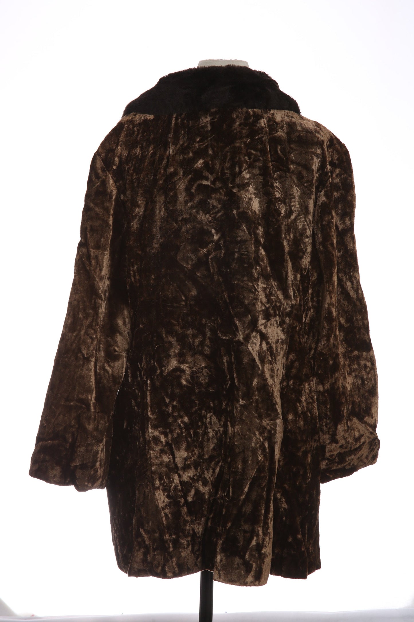 Vintage Women's Brown Winter Coat - Estimated Era 1960's - 1970's