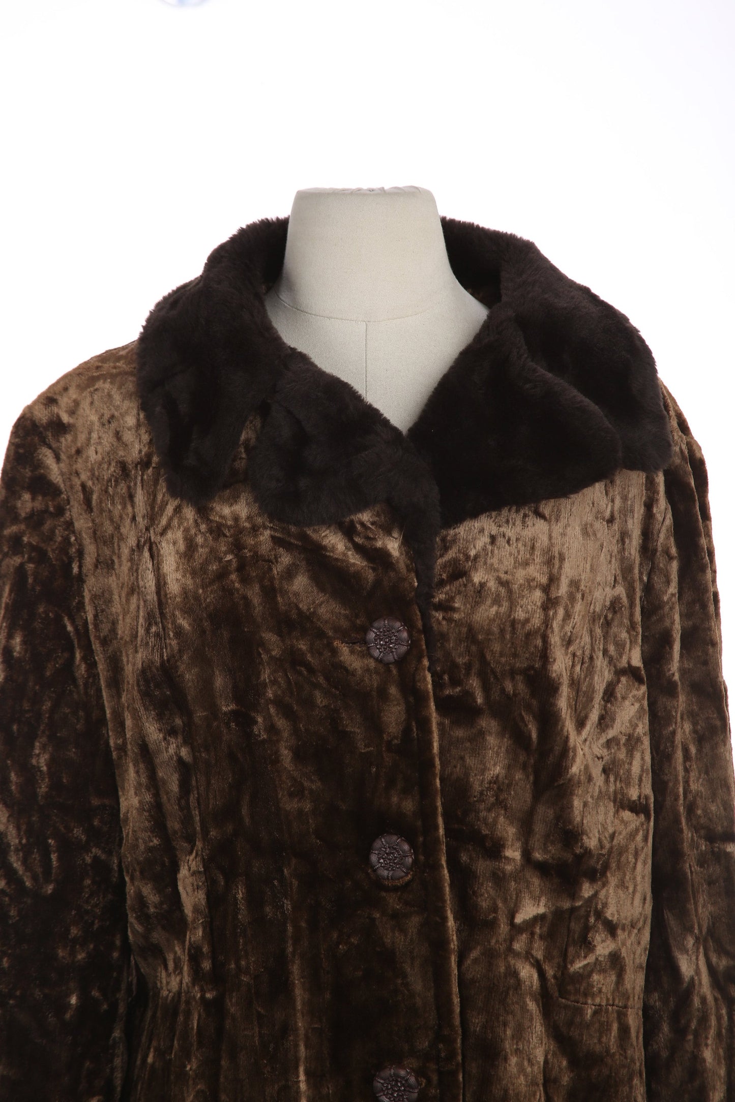 Vintage Women's Brown Winter Coat - Estimated Era 1960's - 1970's