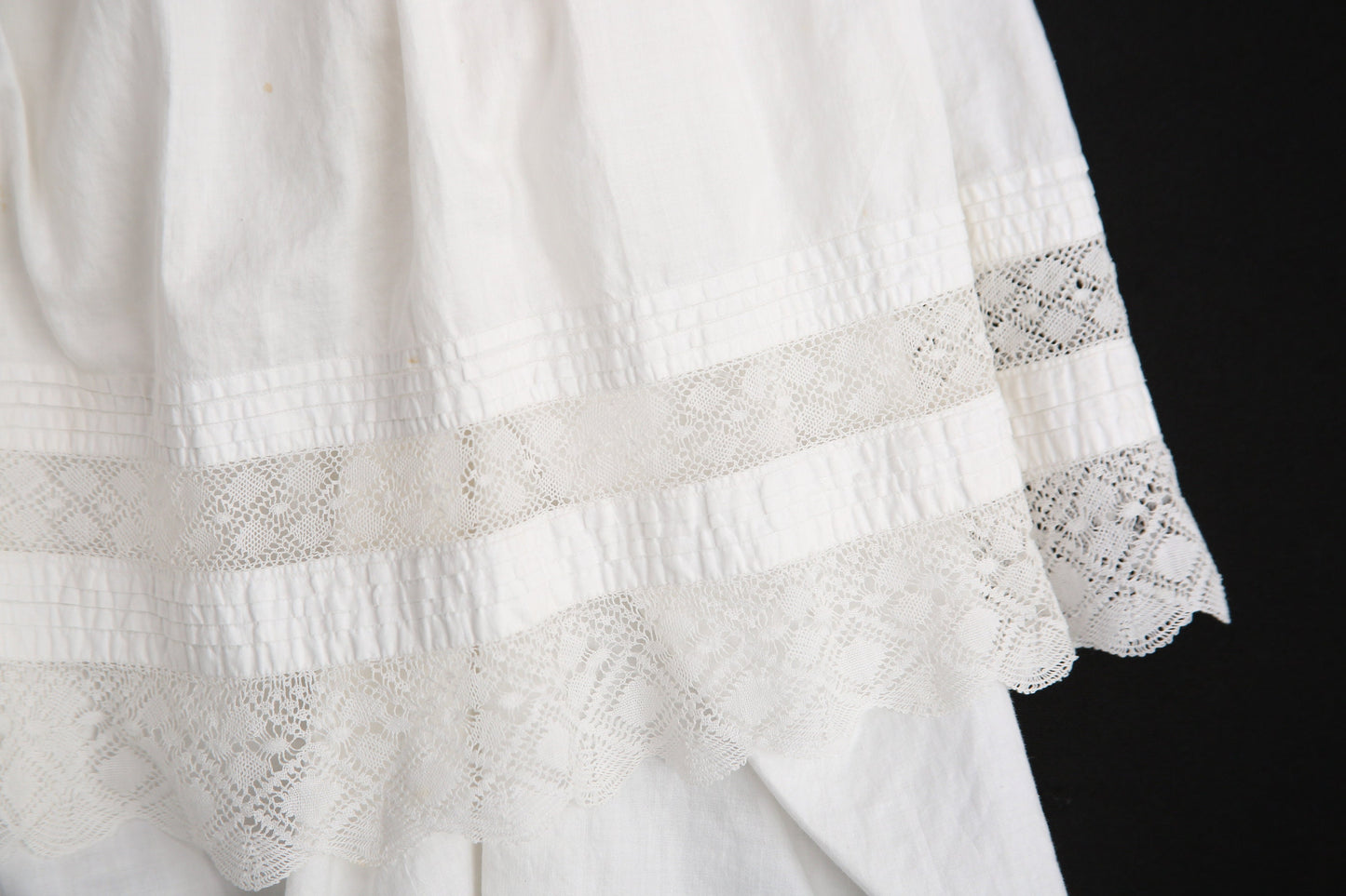 Vintage Women's White Long Peasant Skirt - Estimated Era 1970's - 1980's