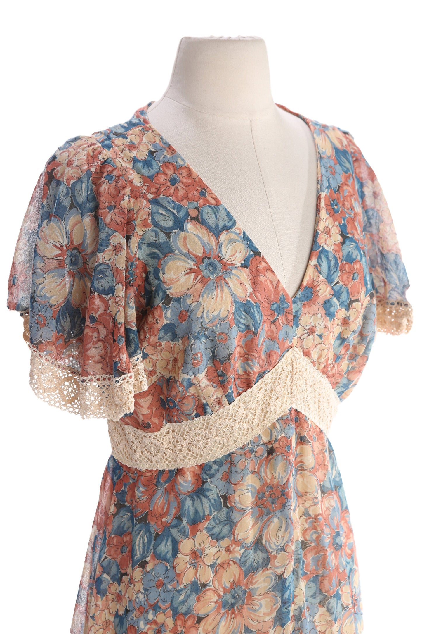 1970's Women Floral Print Long Summer Maxi Dress with Beige Crochet Seam and Wasit Sewing Design Details Short Sleeve