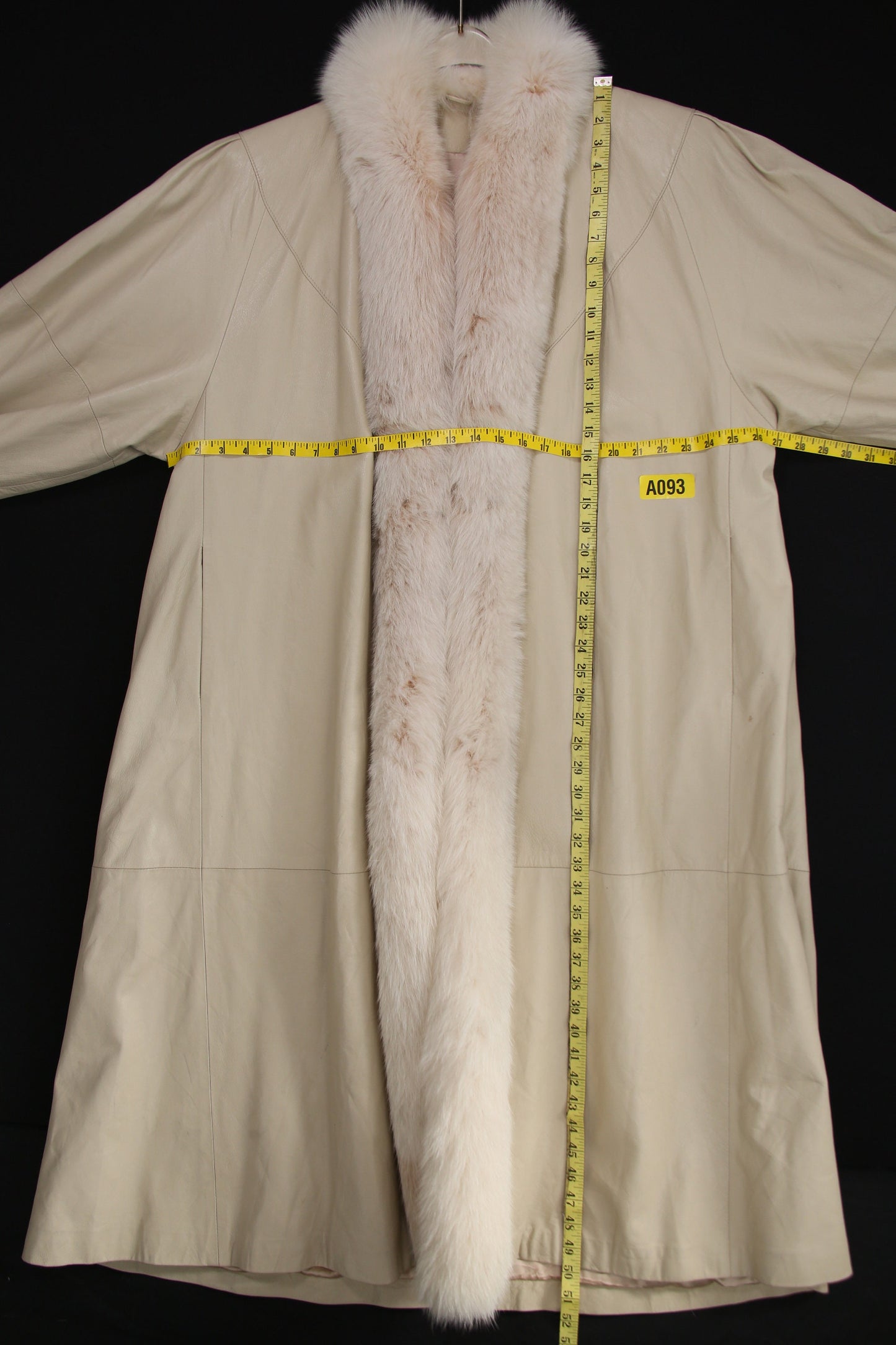 Women White Leather Coat with Fur Collar - Estimated Era 1980's - 1990's