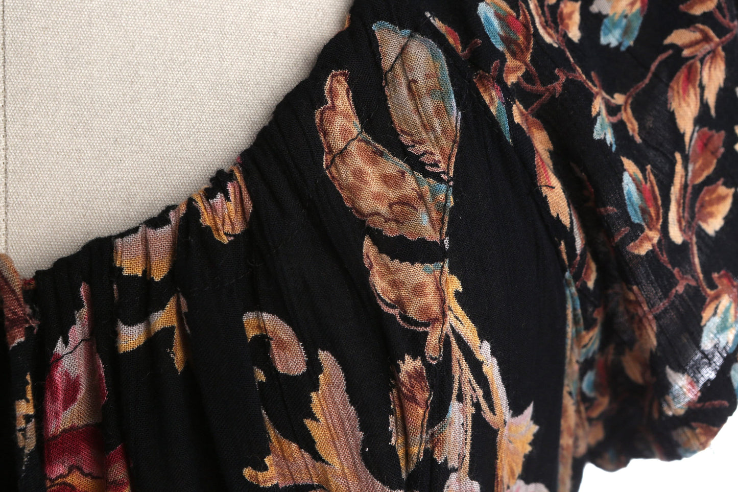 90s Floral Print Black Rayon Short sleeve Summer Dress