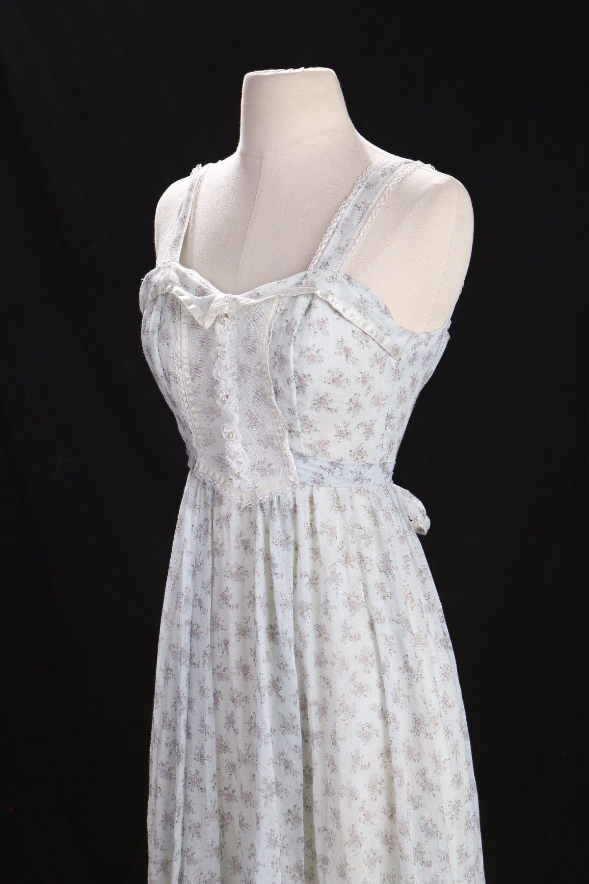Vintage Gunne Sax Dress / Sleeveless / Floral Print / White / Long / 1980s