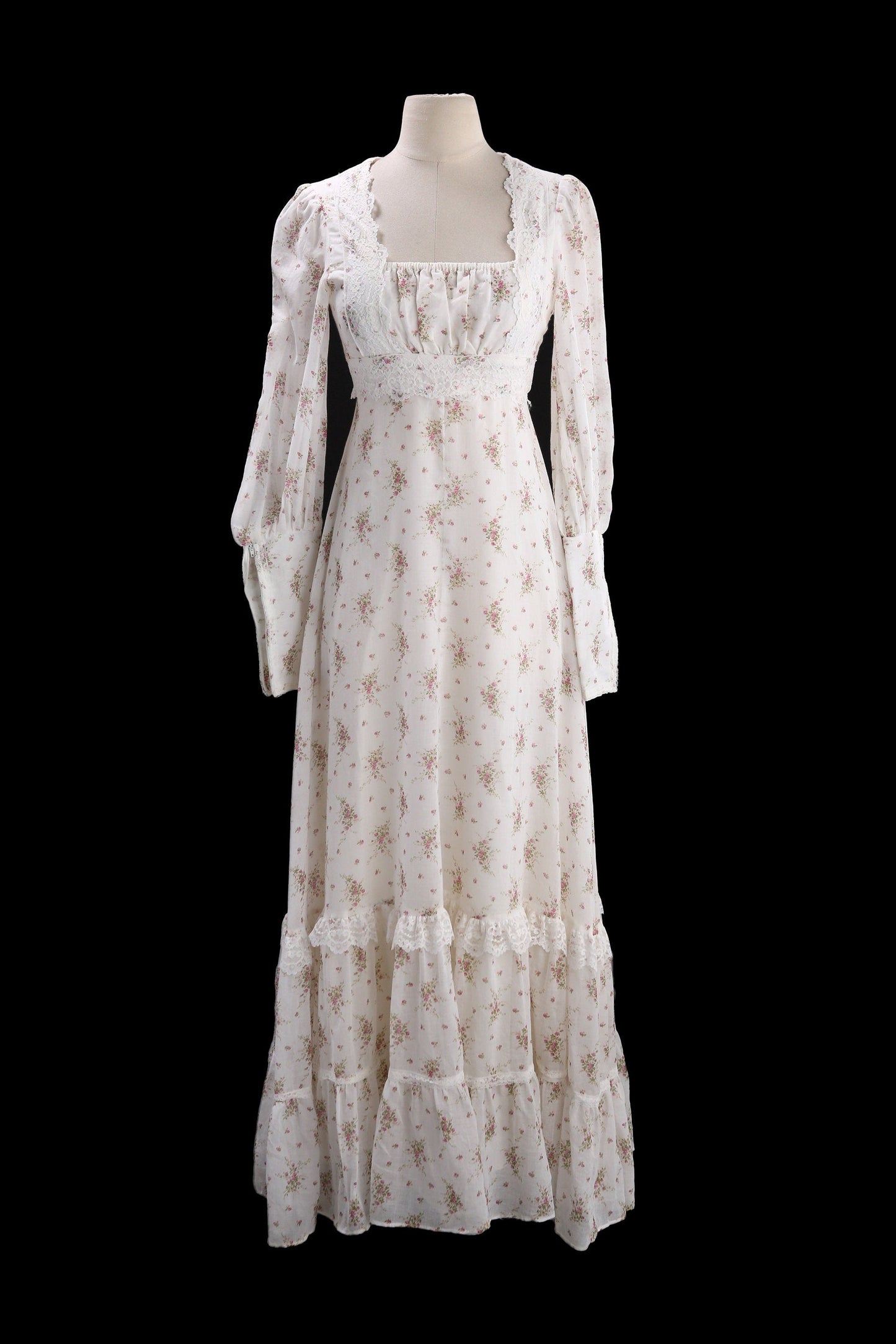 Vintage 1970s Prairie Dress / Floral Print / Long Sleeve / Cotton / Summer / Long / Waist Belt / Square Neck