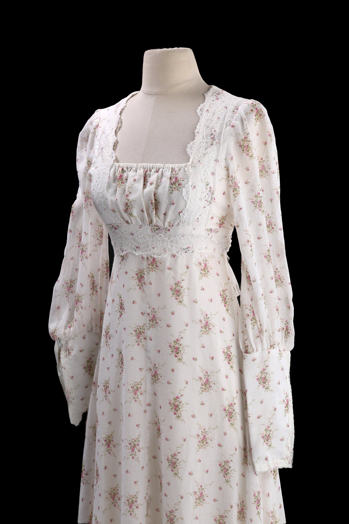 Vintage 1970s Prairie Dress / Floral Print / Long Sleeve / Cotton / Summer / Long / Waist Belt / Square Neck