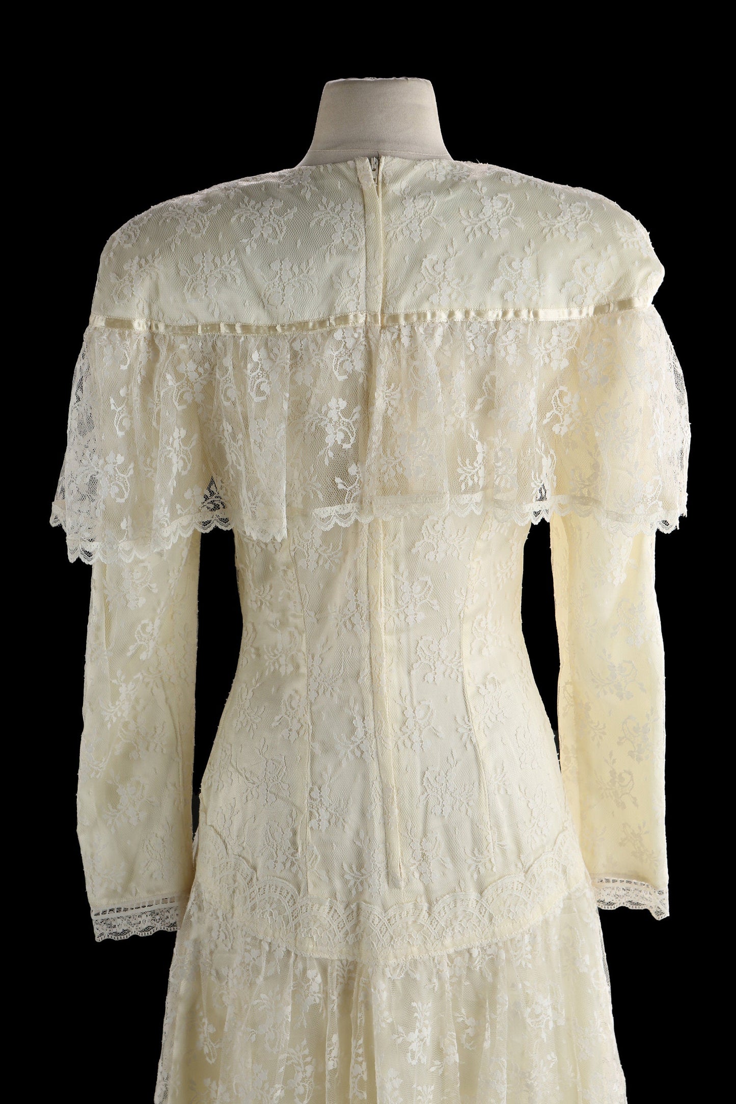 Vintage Dress / 1980s - 1990s / Long Sleeve / Lace / Wedding Style /